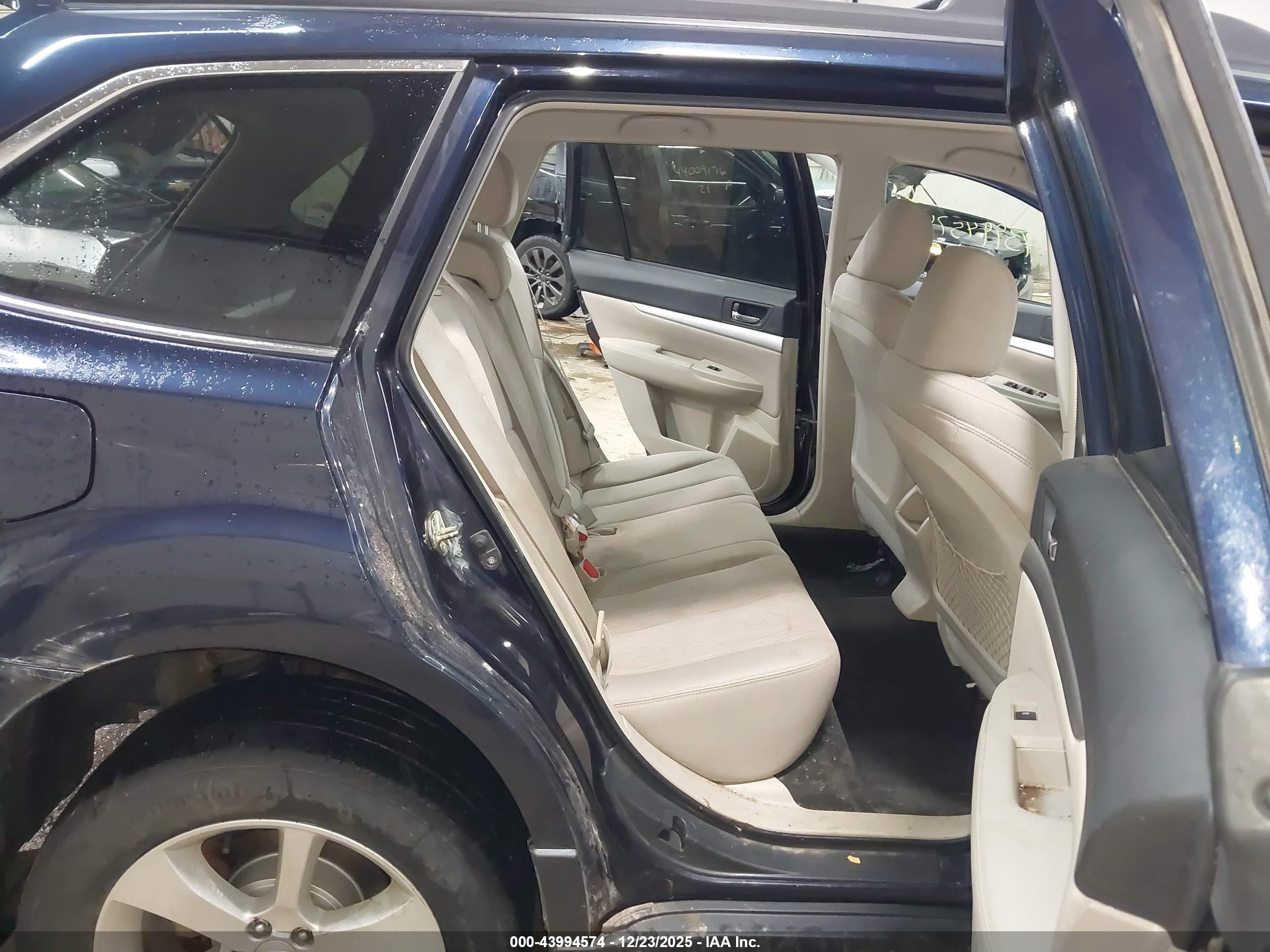 SUBARU OUTBACK image 8