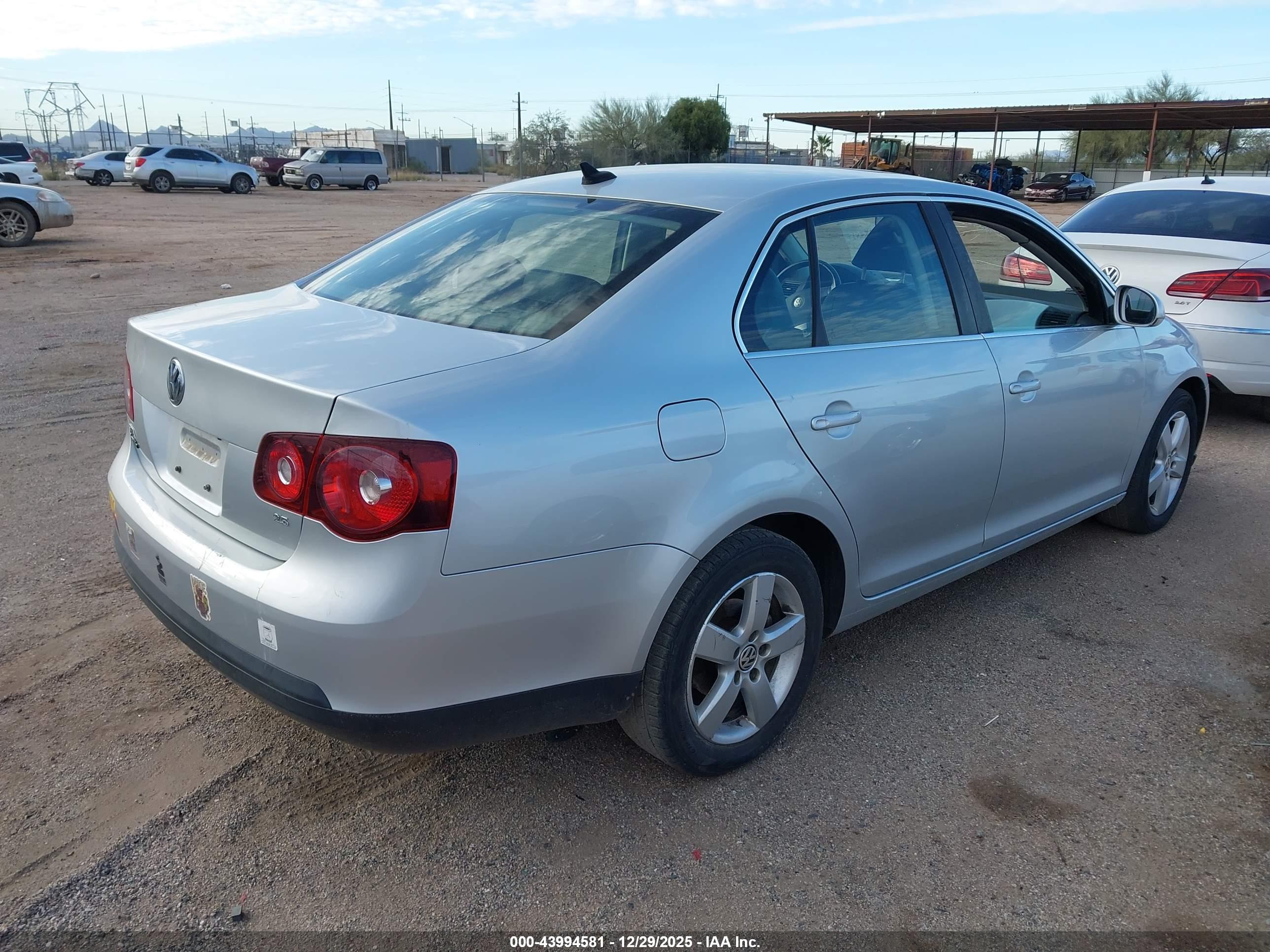 VOLKSWAGEN JETTA image 4