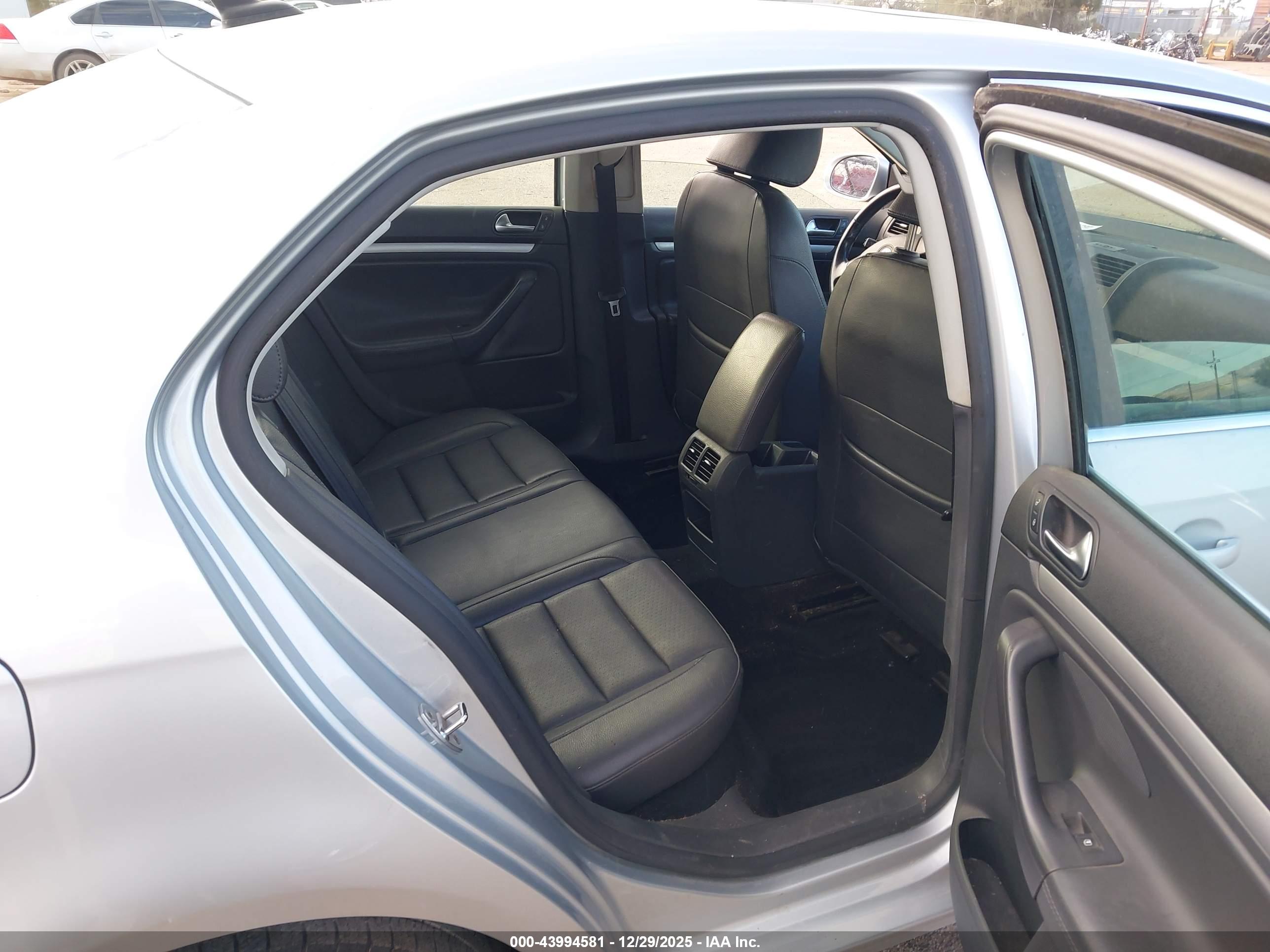 VOLKSWAGEN JETTA image 8