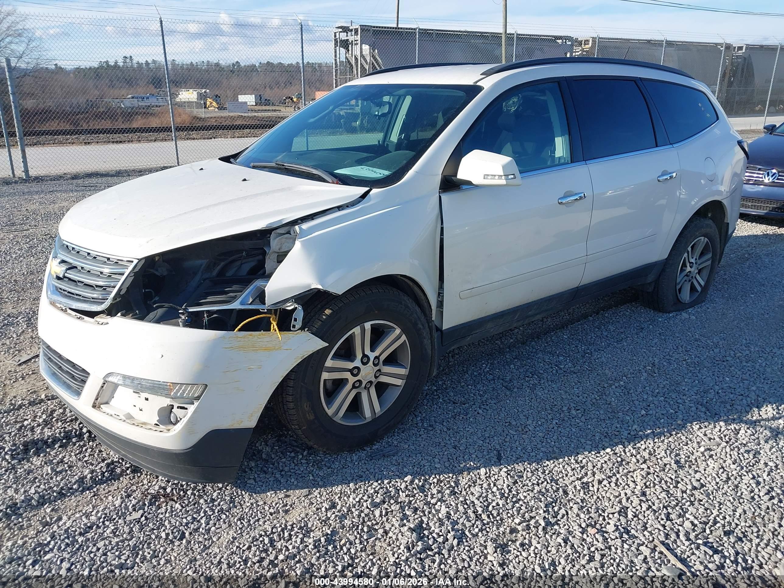 CHEVROLET TRAVERSE image 2