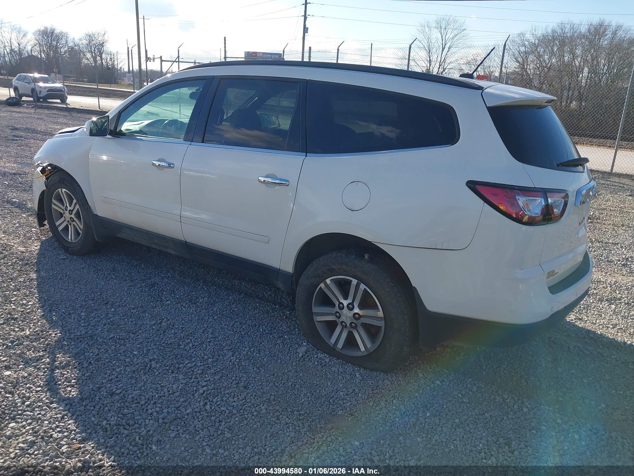 CHEVROLET TRAVERSE image 3