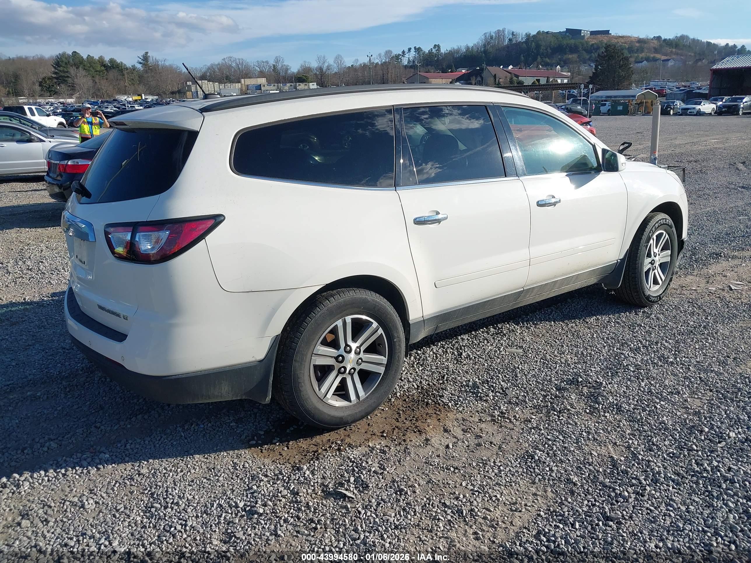 CHEVROLET TRAVERSE image 4
