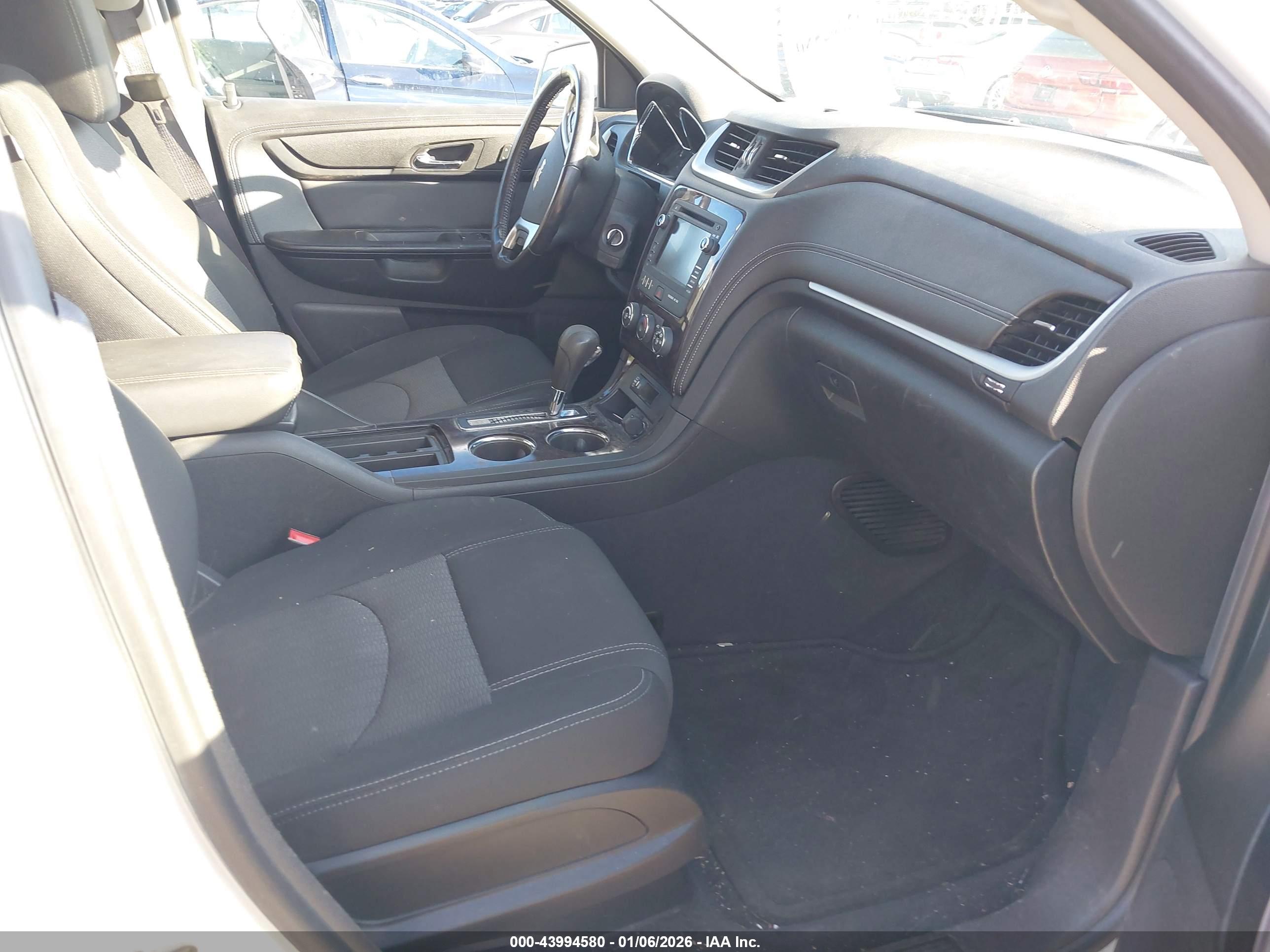 CHEVROLET TRAVERSE image 5