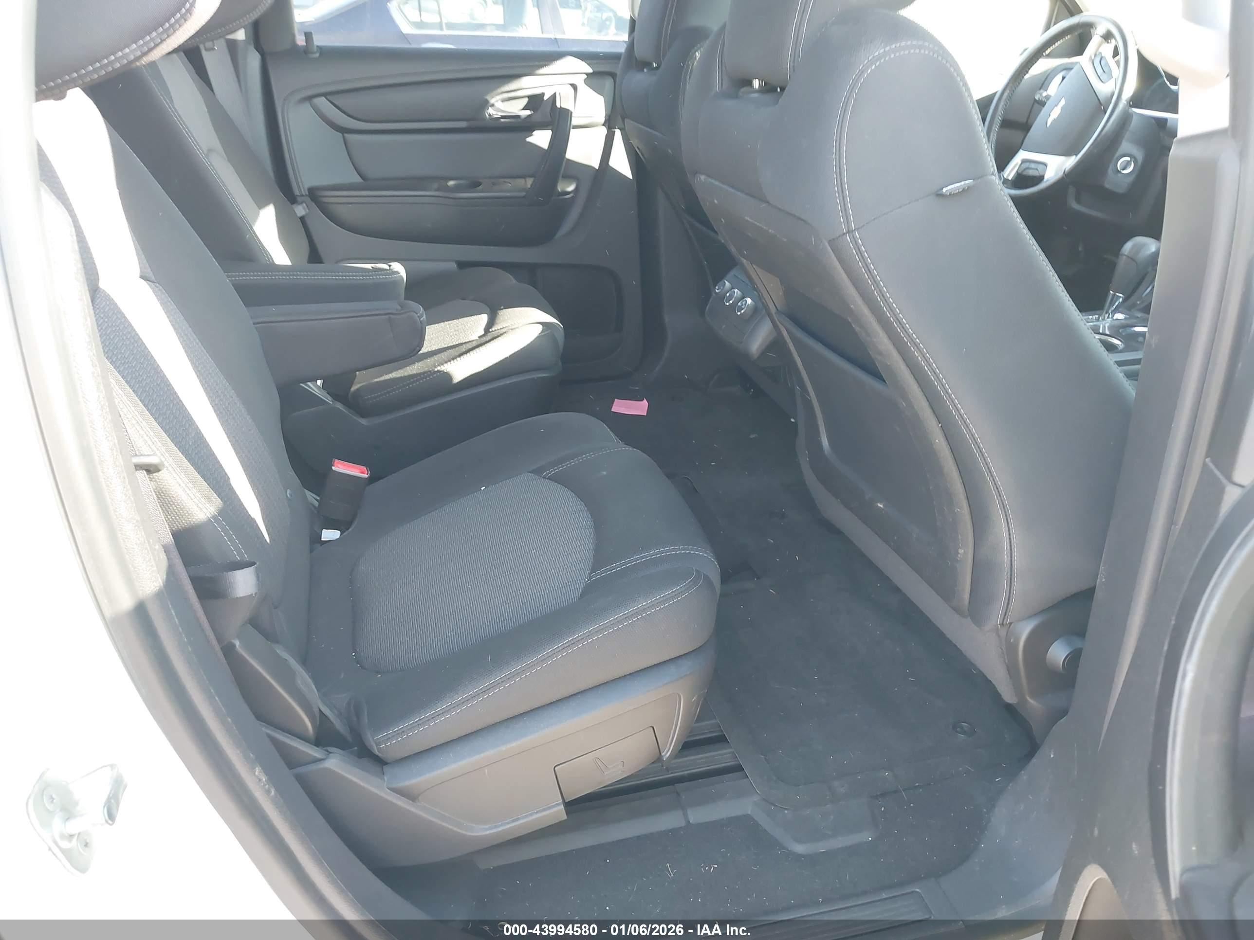 CHEVROLET TRAVERSE image 8