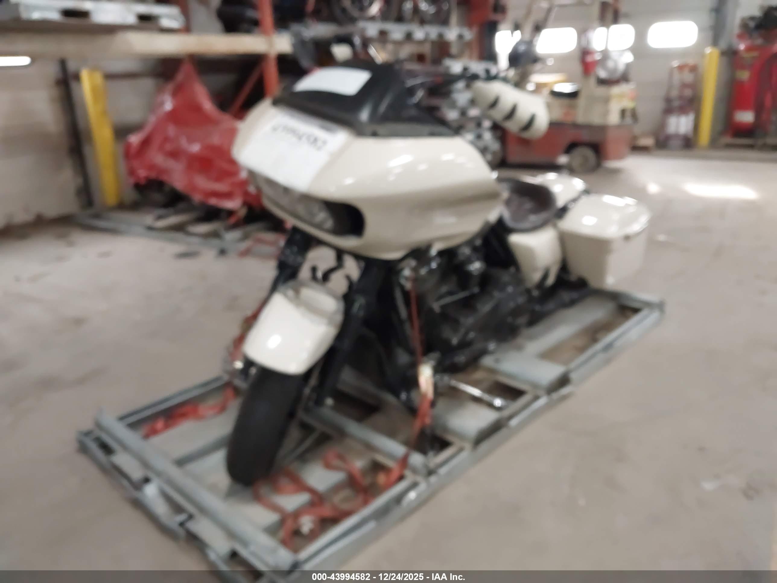 HARLEY-DAVIDSON FLTRXS image 2