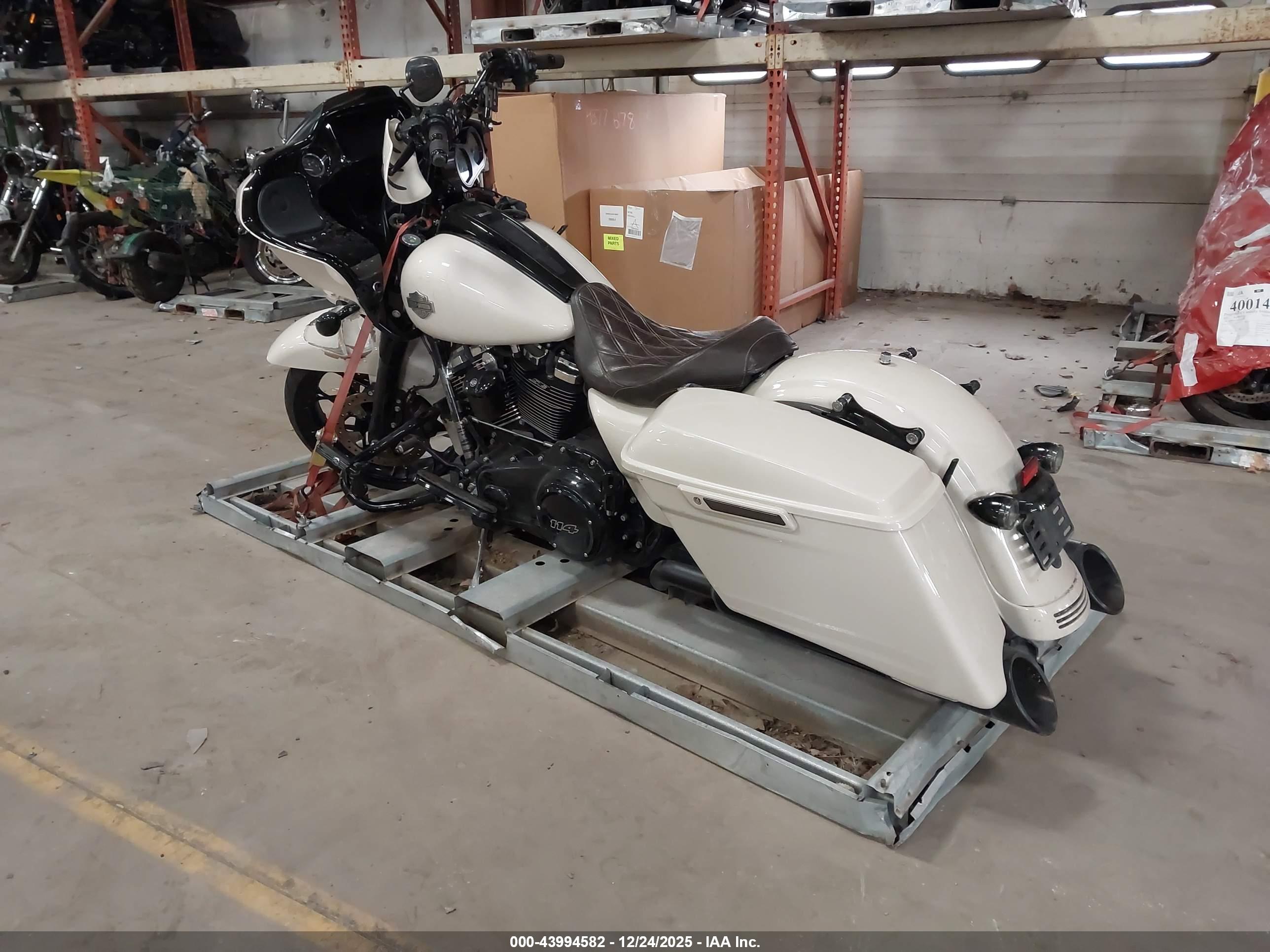 HARLEY-DAVIDSON FLTRXS image 3