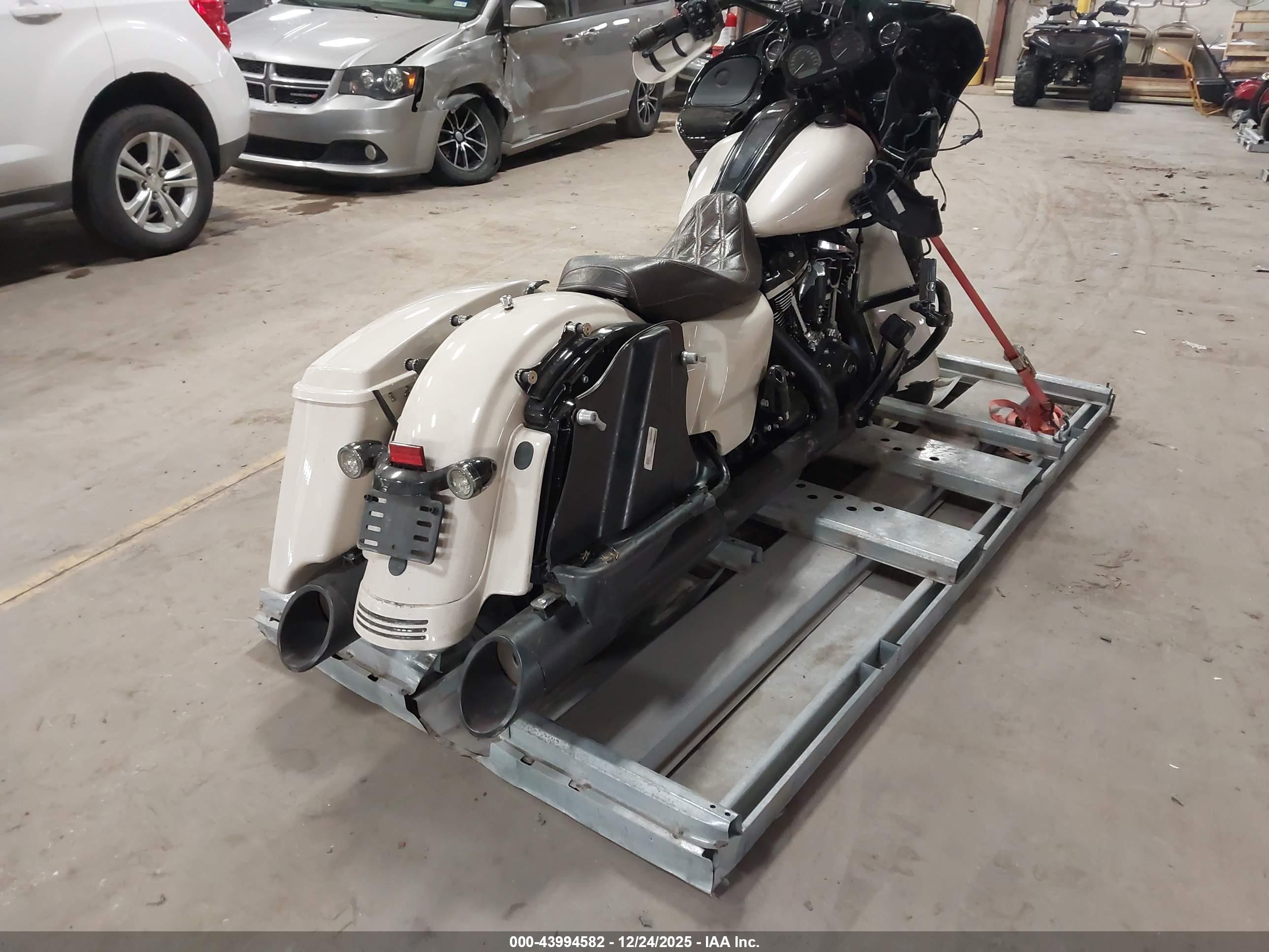 HARLEY-DAVIDSON FLTRXS image 4
