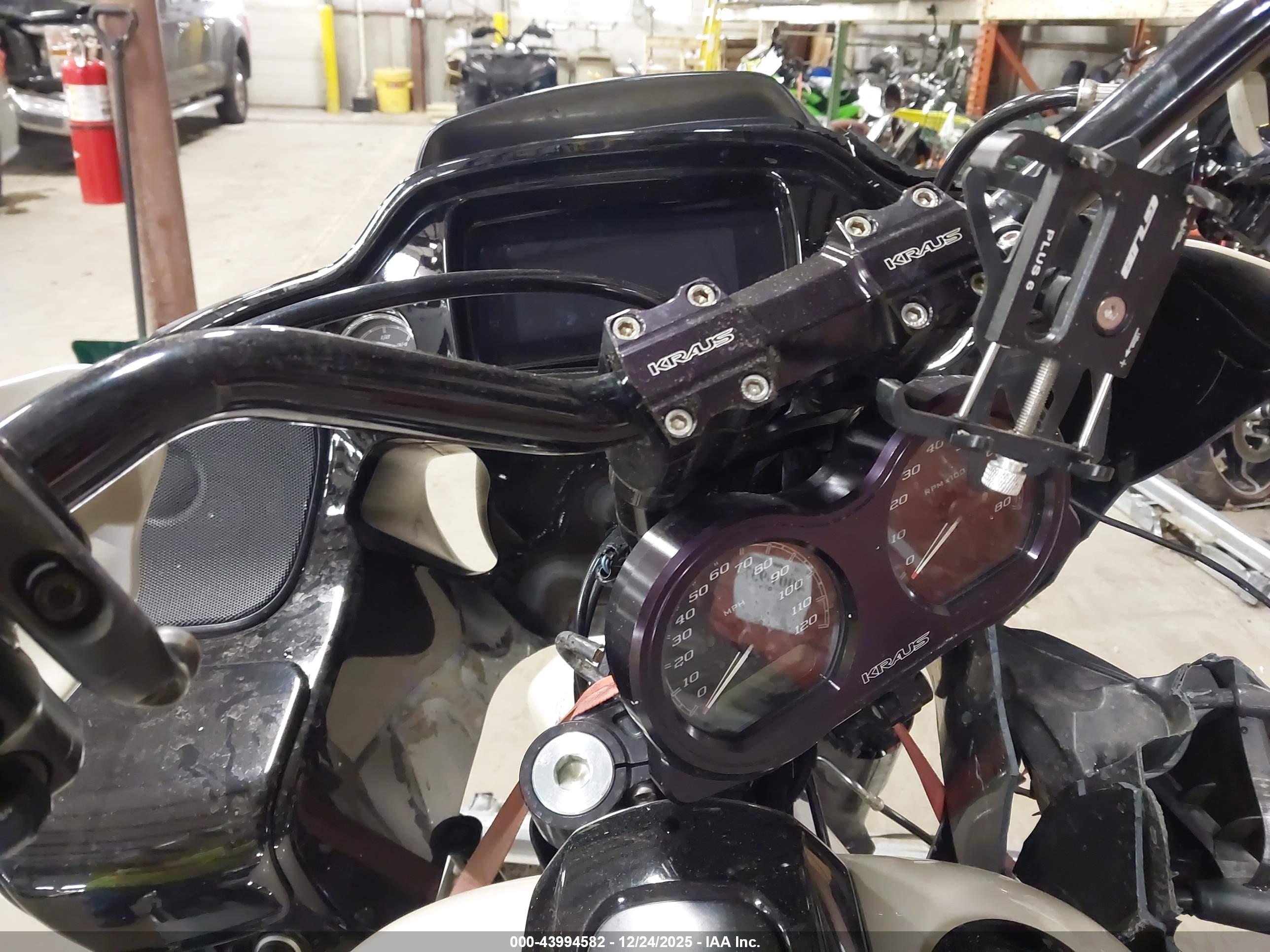 HARLEY-DAVIDSON FLTRXS image 7