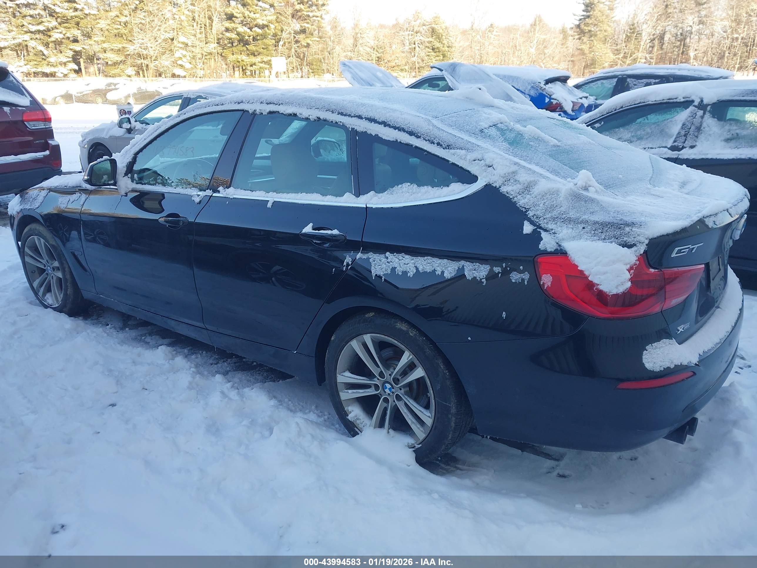 BMW 330I image 3