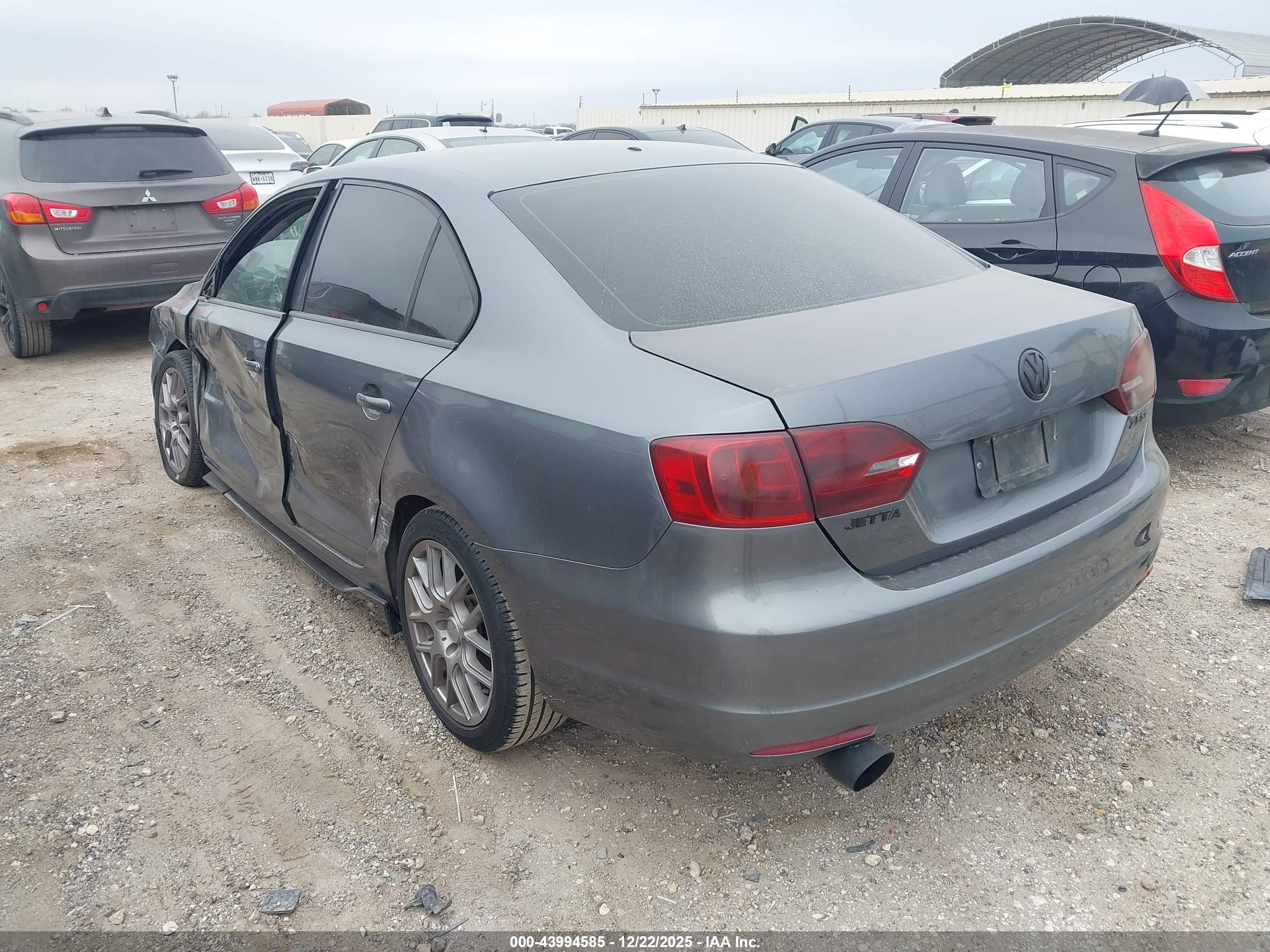 VOLKSWAGEN JETTA image 3