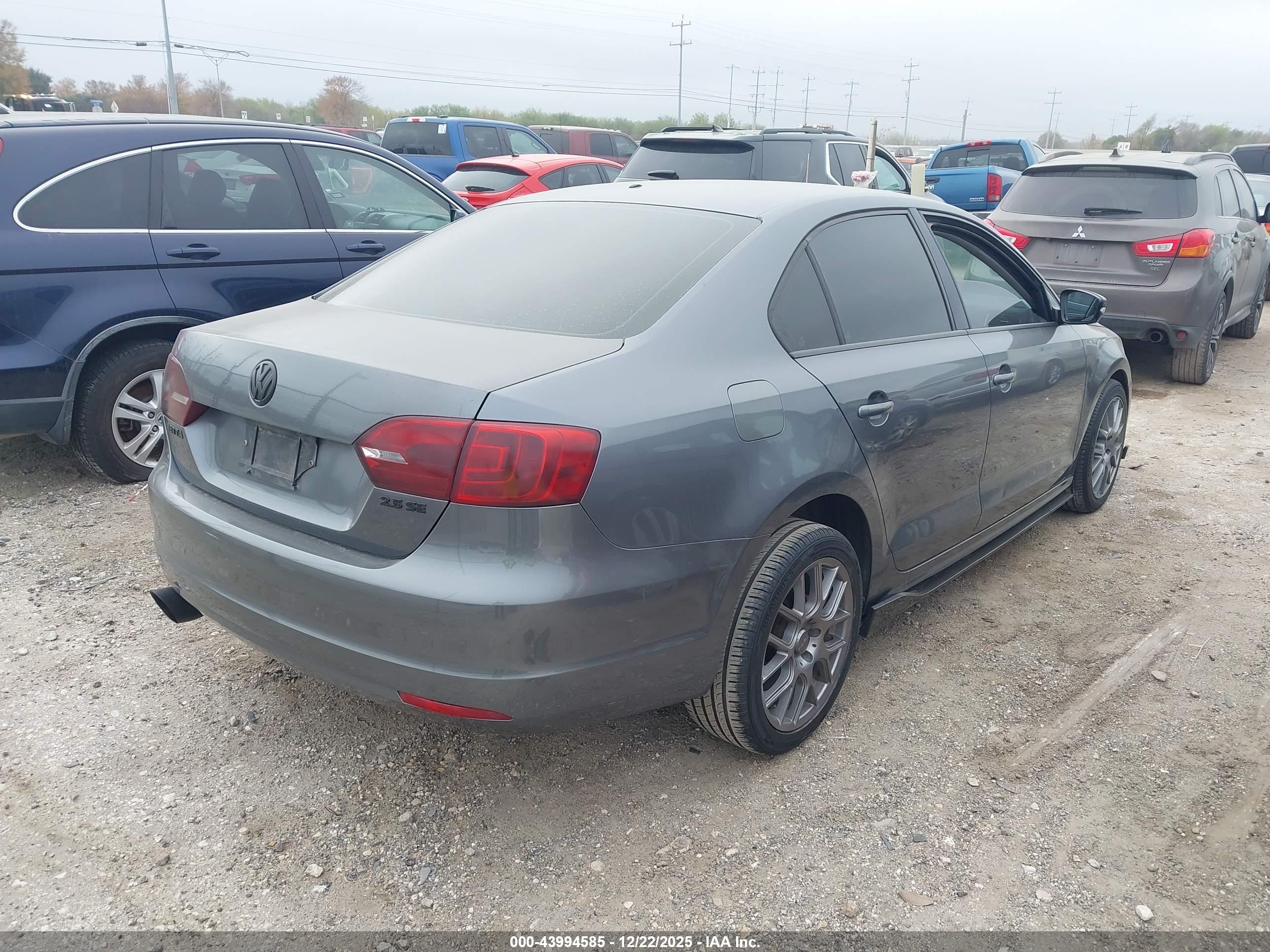VOLKSWAGEN JETTA image 4