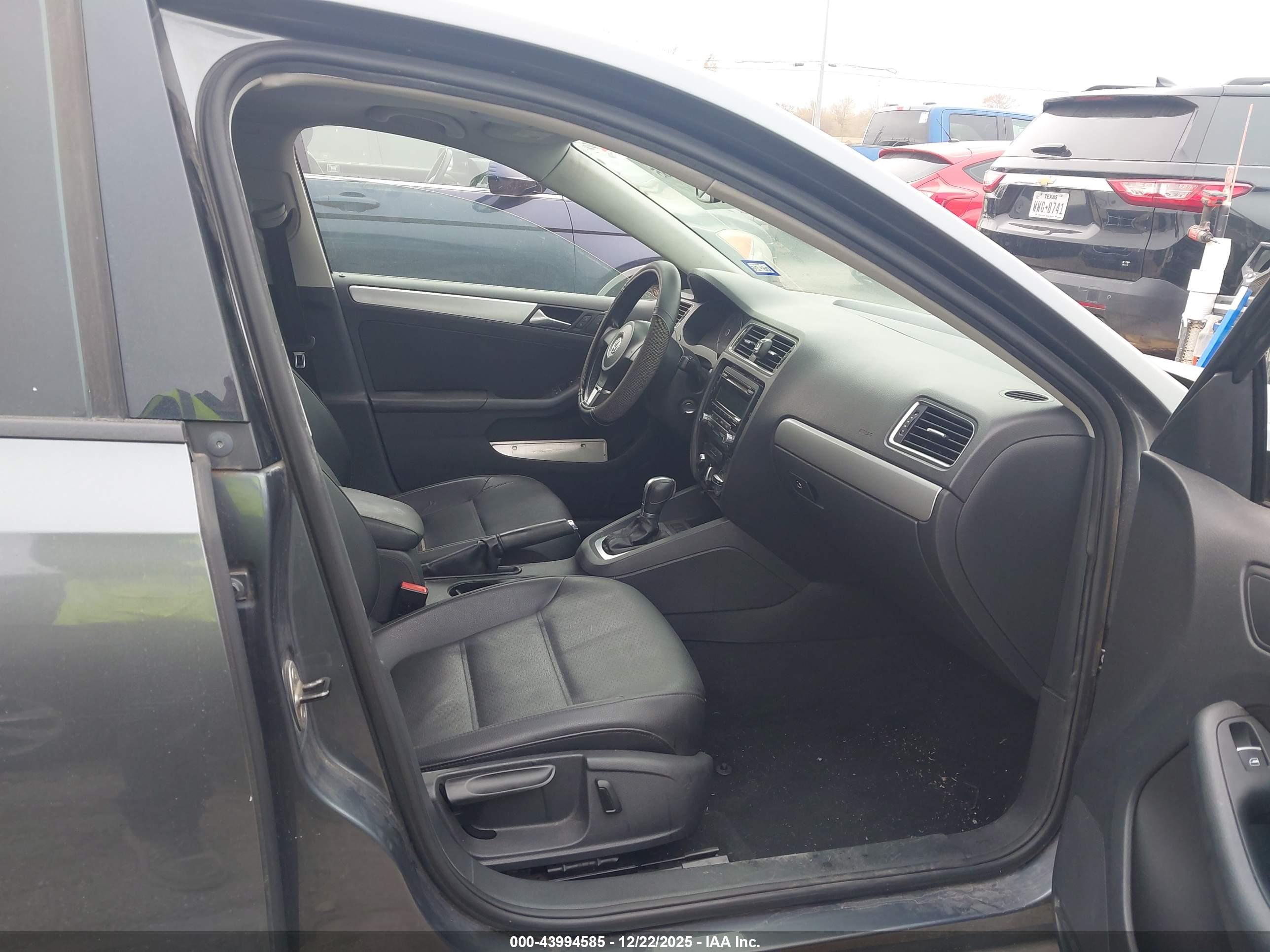 VOLKSWAGEN JETTA image 5