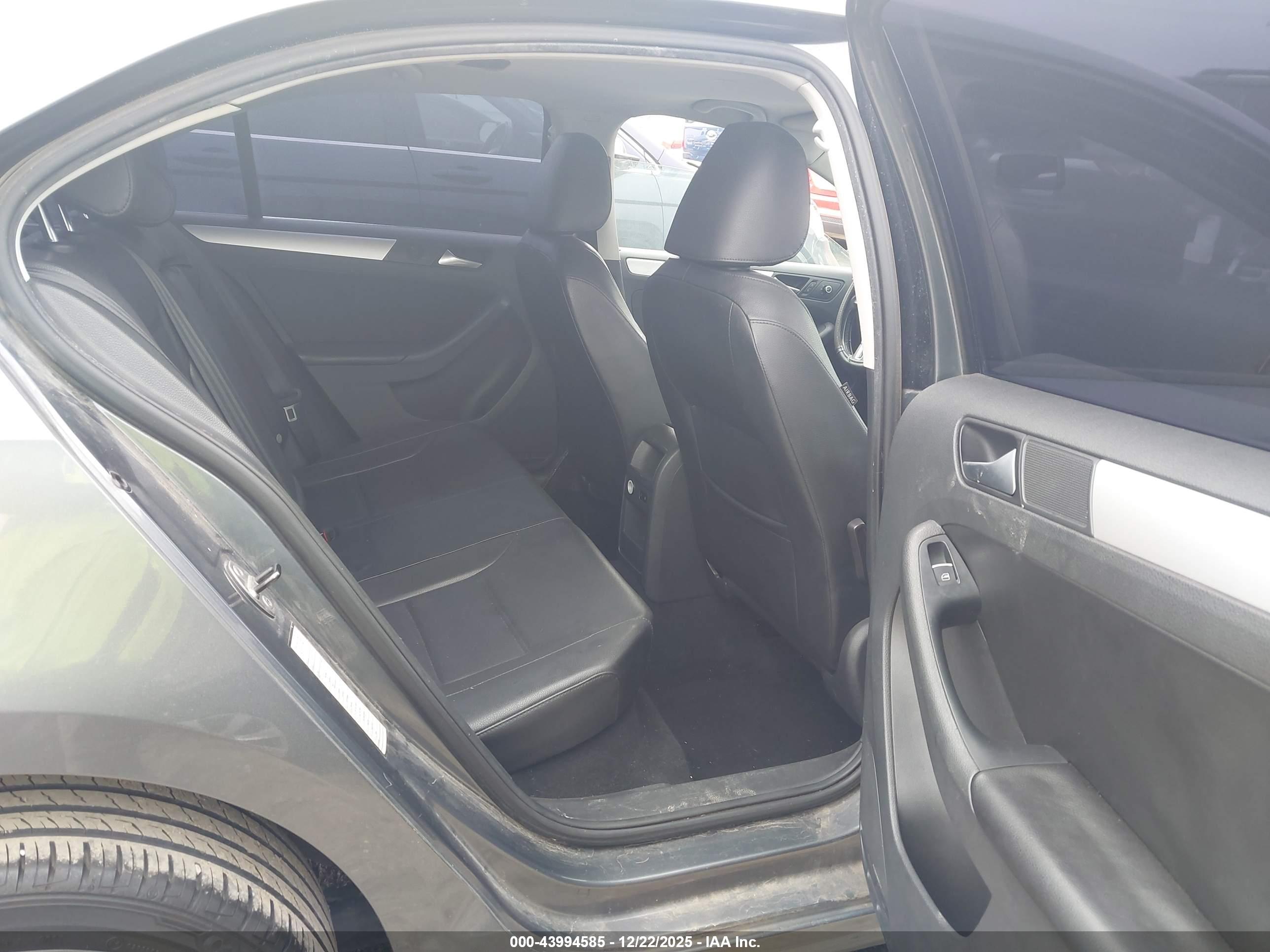 VOLKSWAGEN JETTA image 8