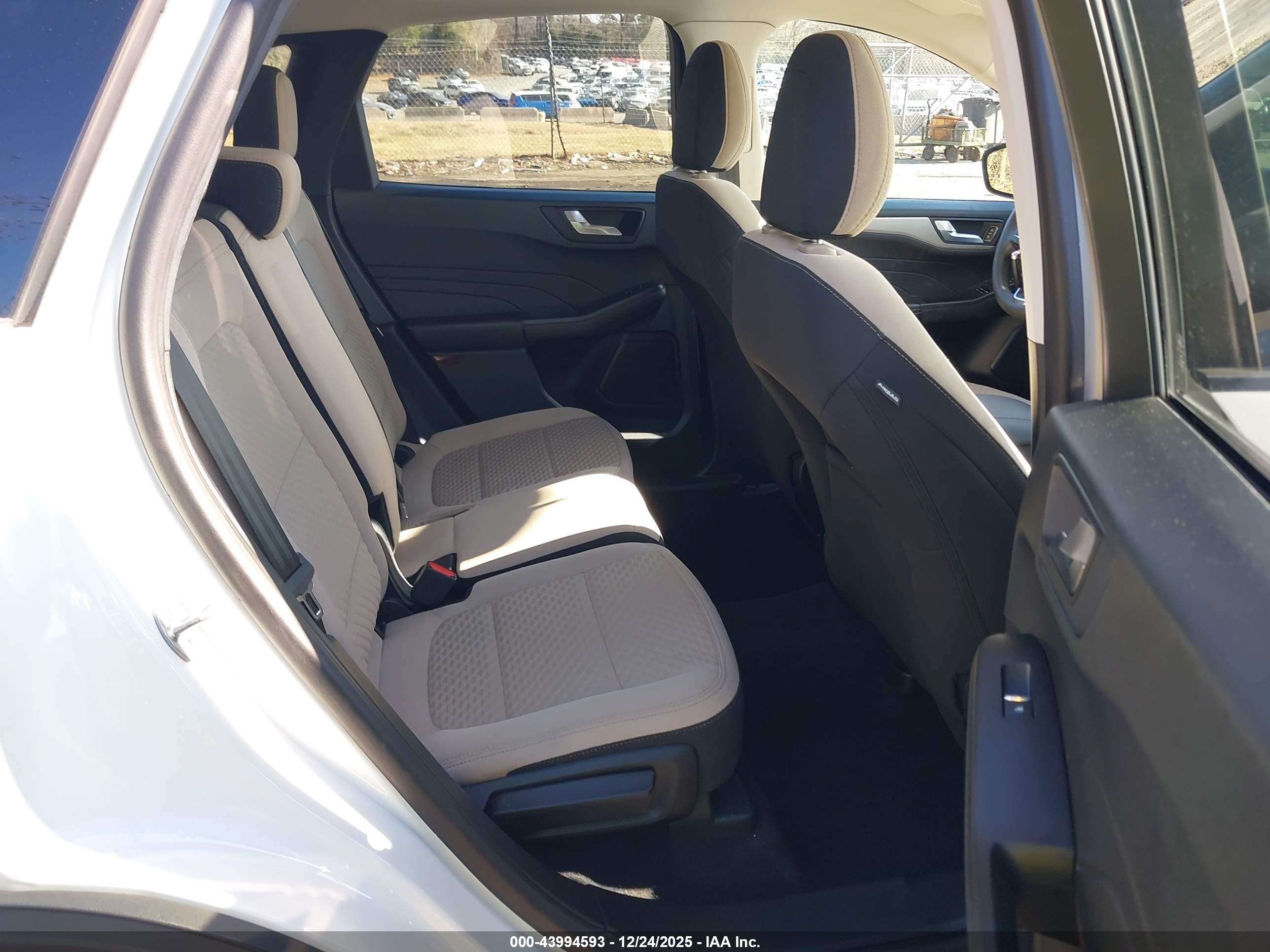 FORD ESCAPE image 8