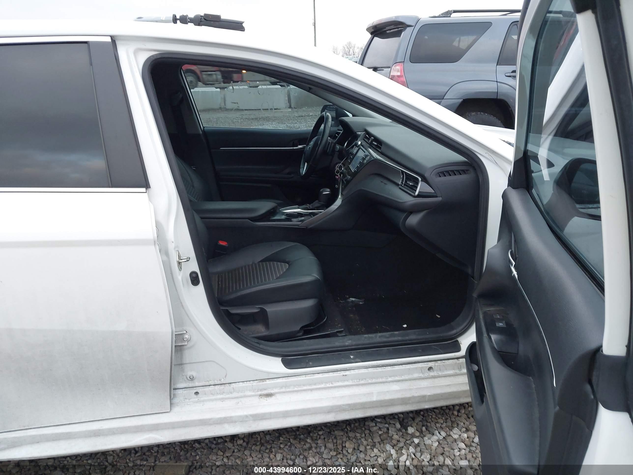 TOYOTA CAMRY image 5