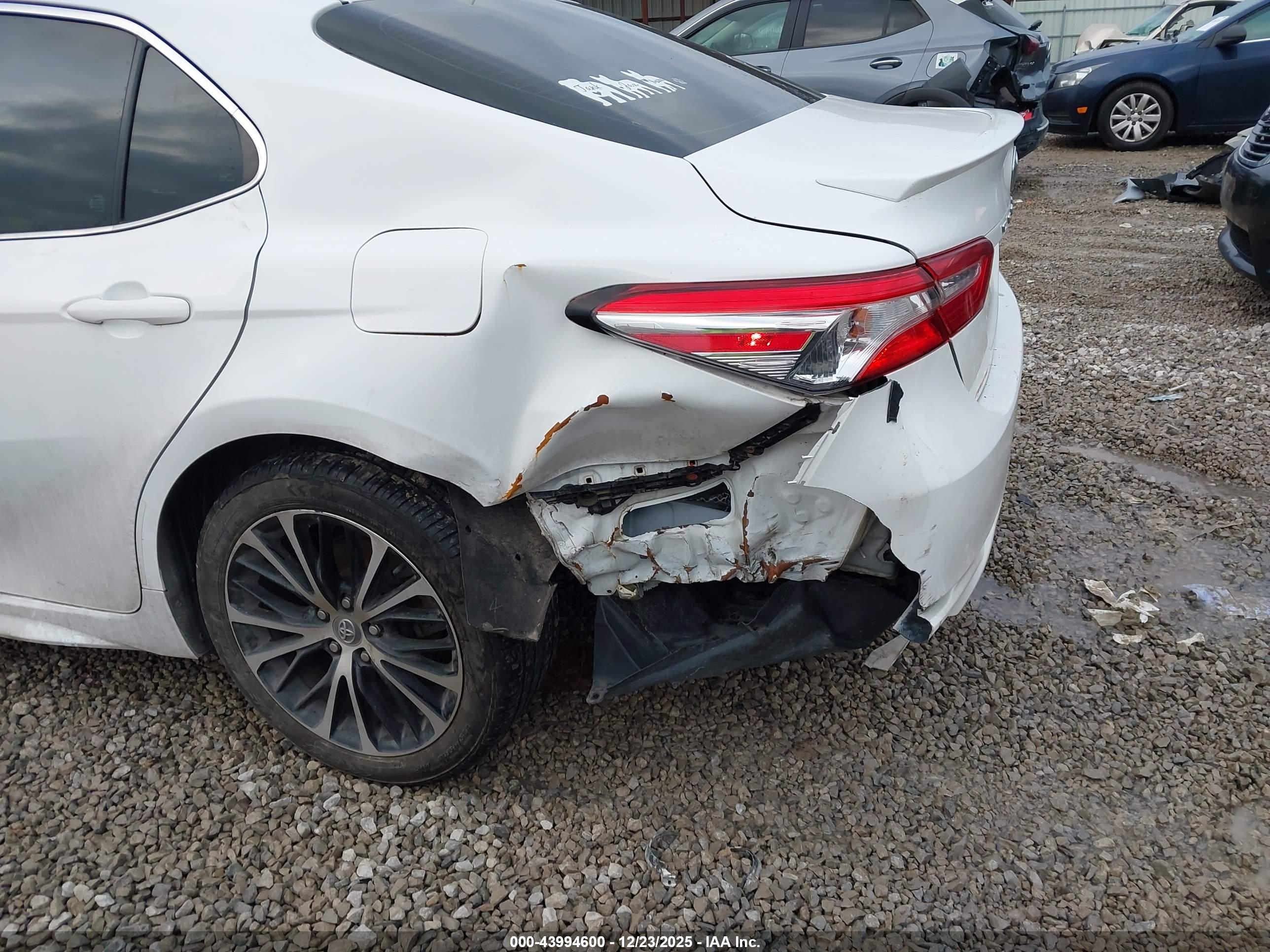 TOYOTA CAMRY image 6