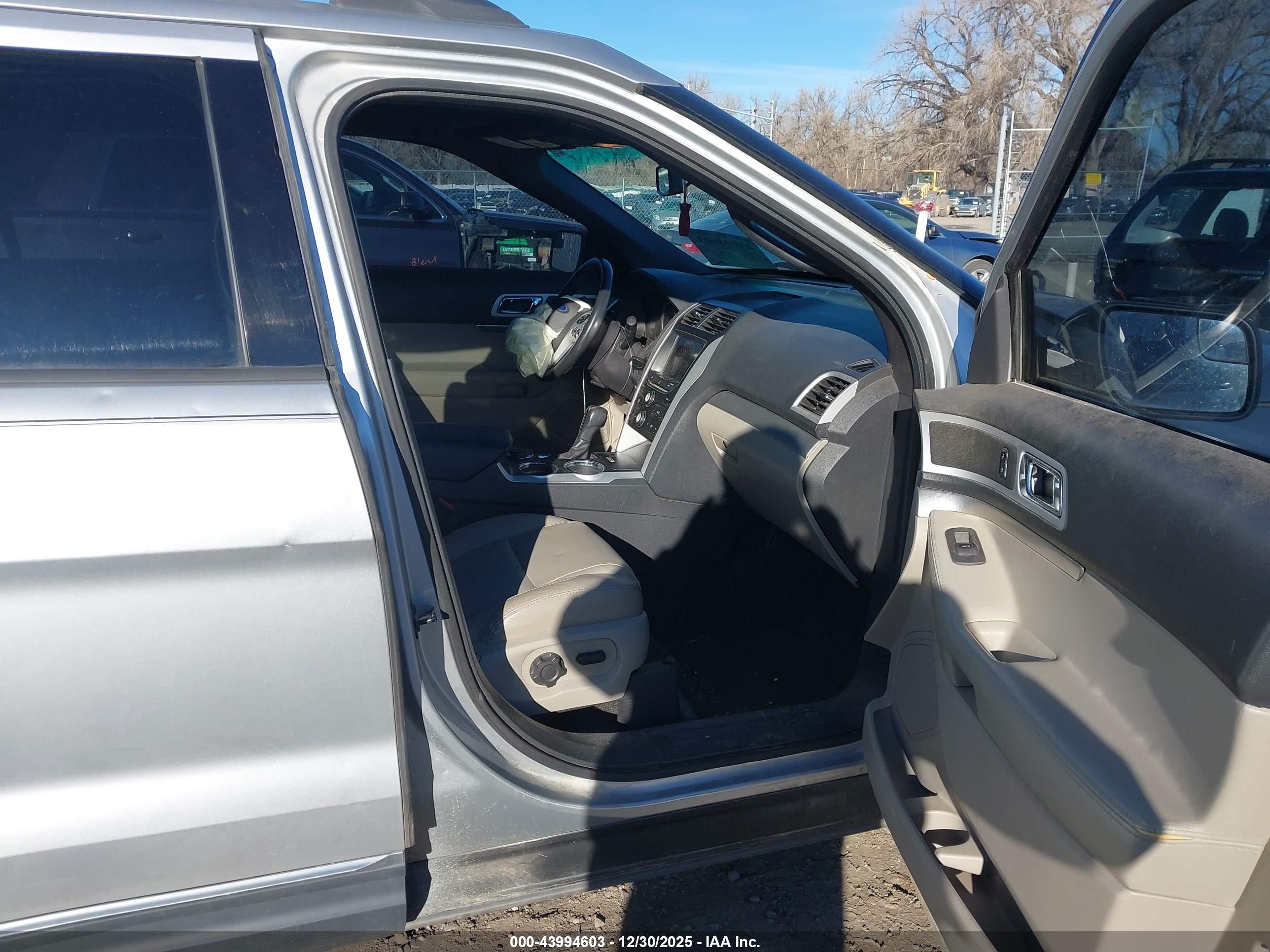 FORD EXPLORER image 5