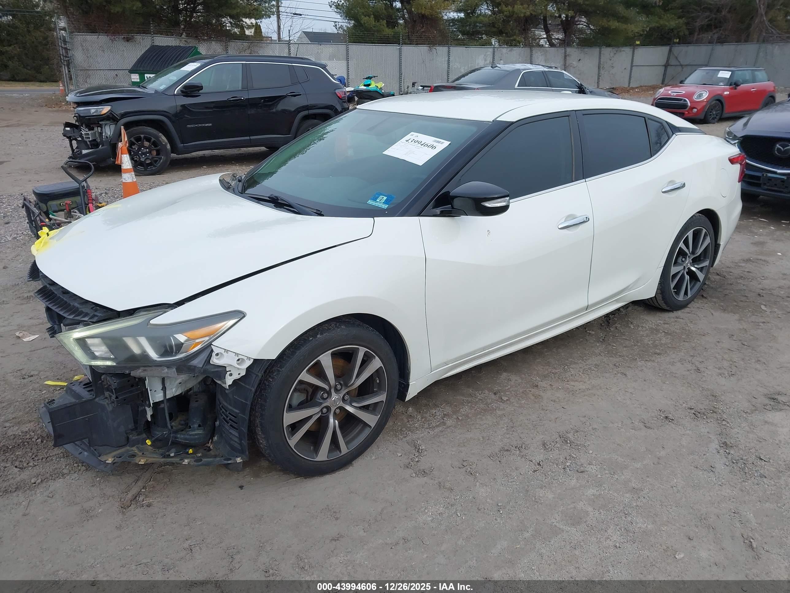NISSAN MAXIMA image 2