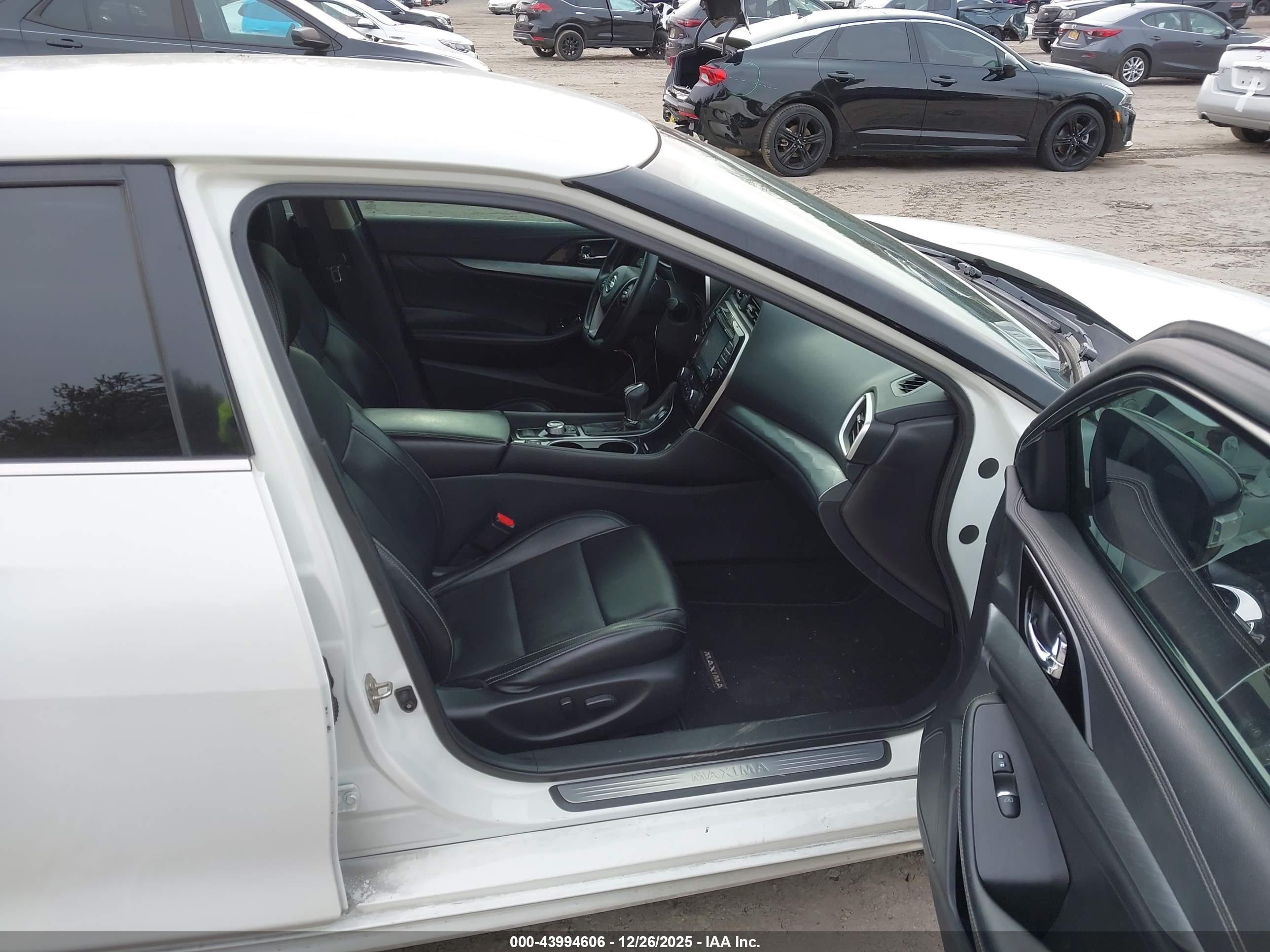 NISSAN MAXIMA image 5