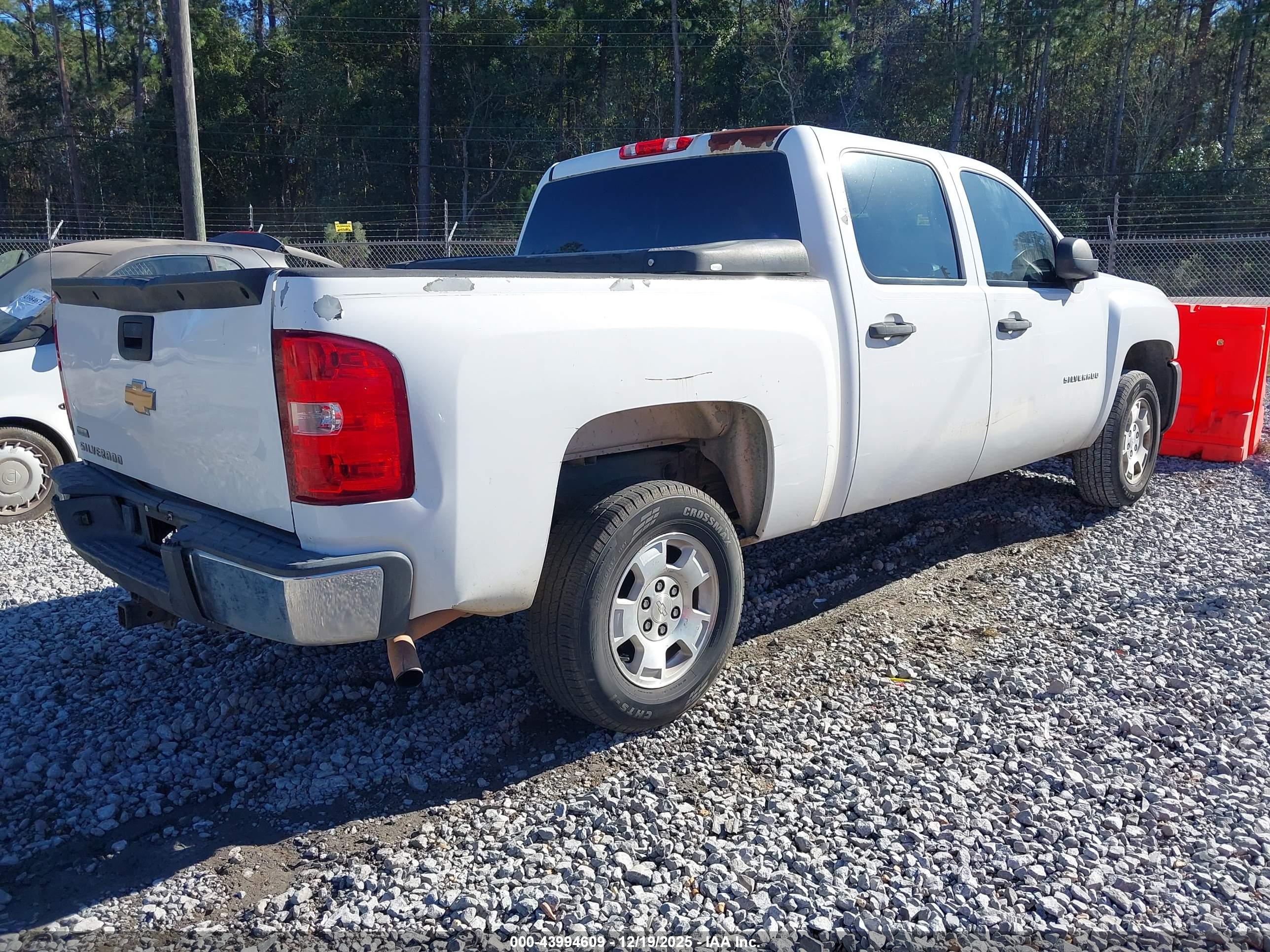 CHEVROLET SILVERADO image 4