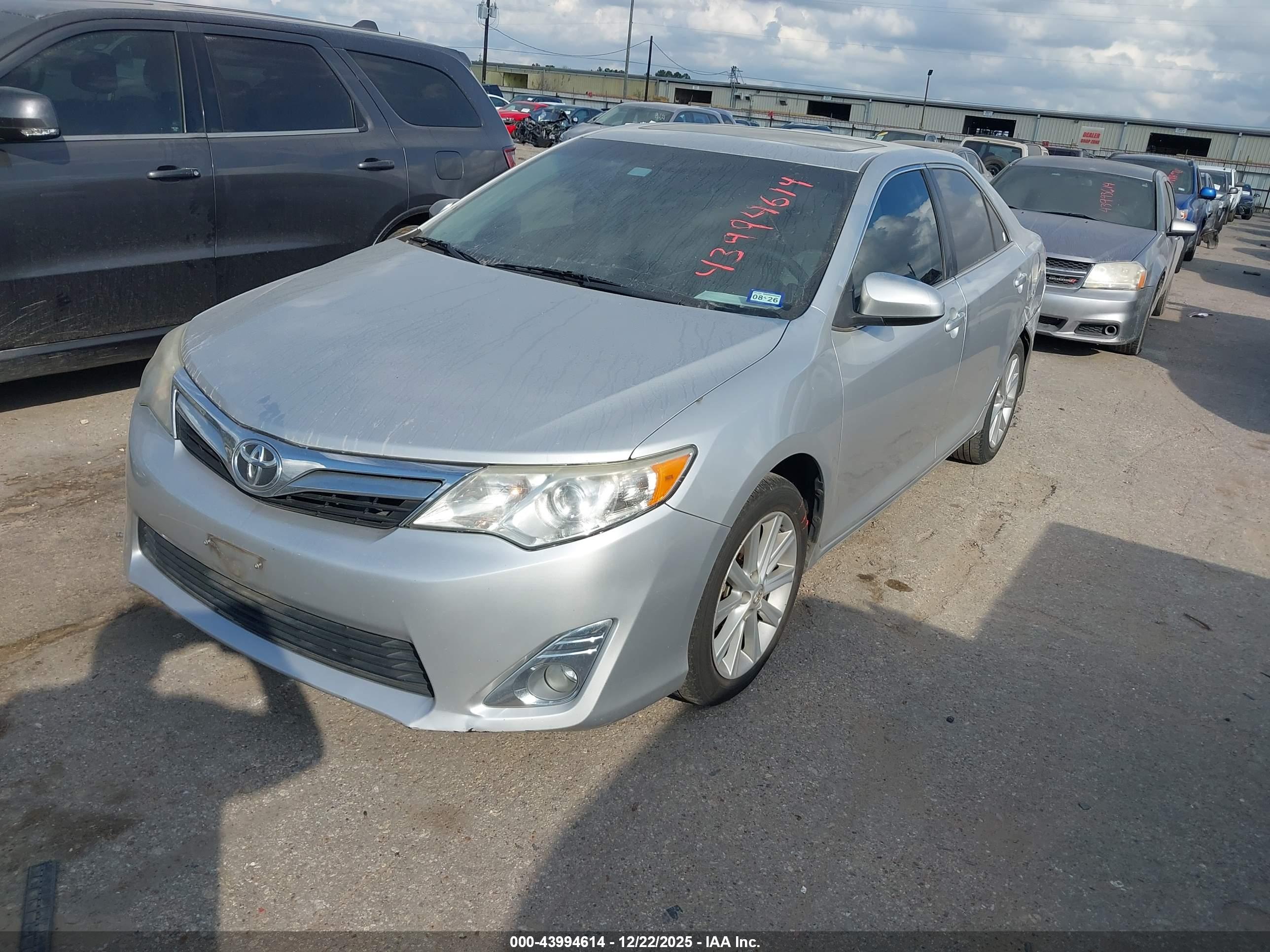 TOYOTA CAMRY image 2