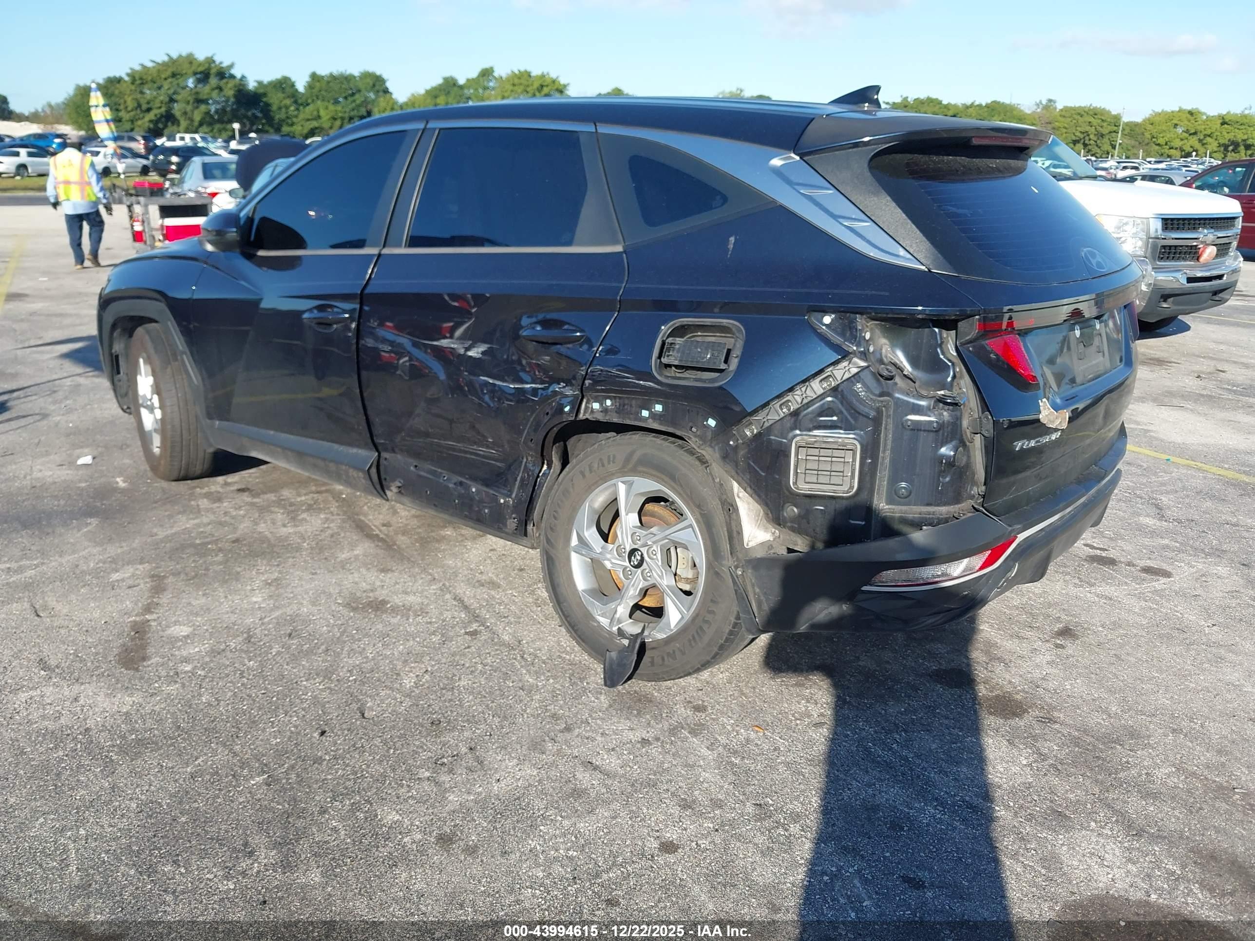 HYUNDAI TUCSON image 3