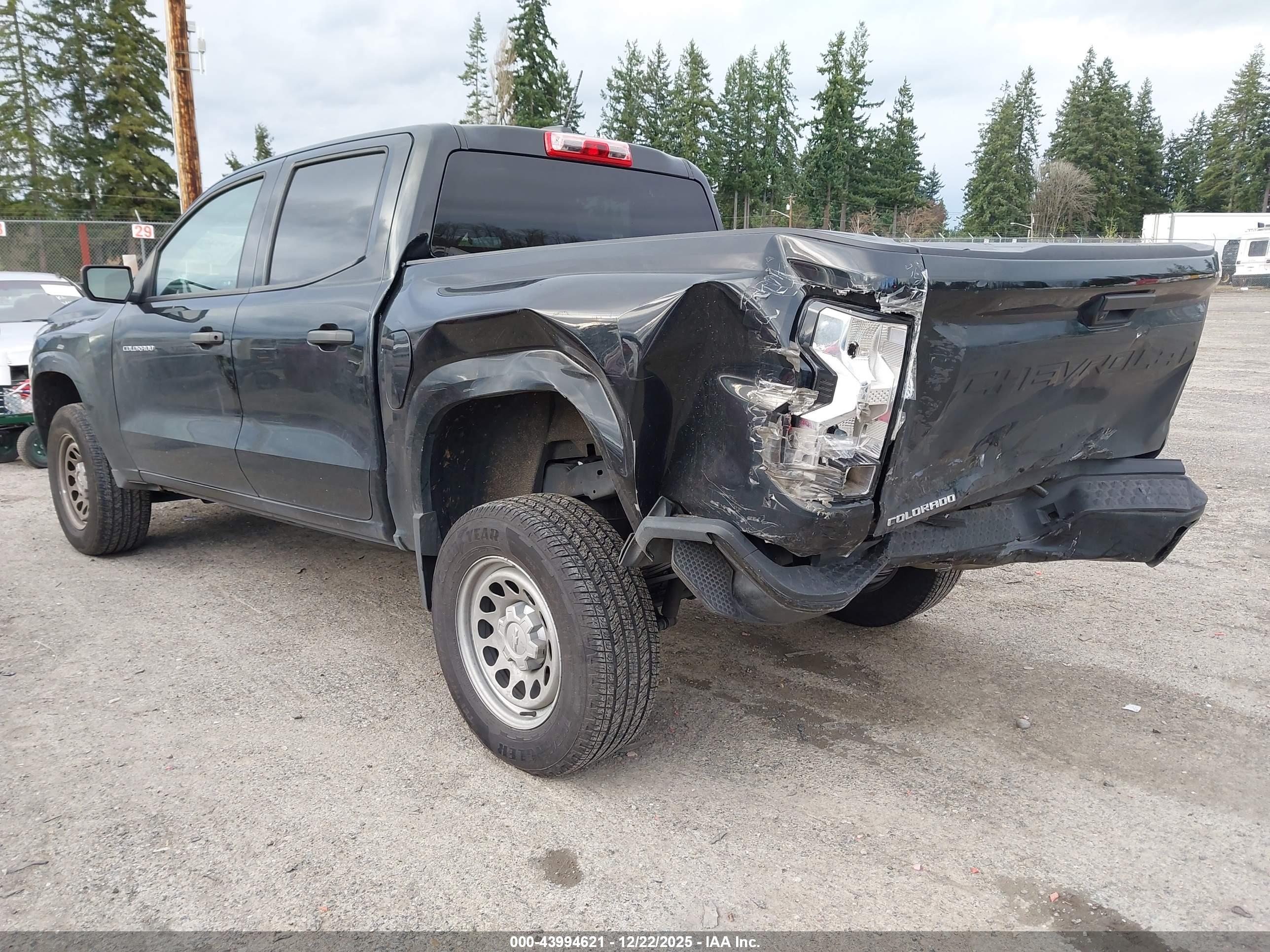 CHEVROLET COLORADO image 3