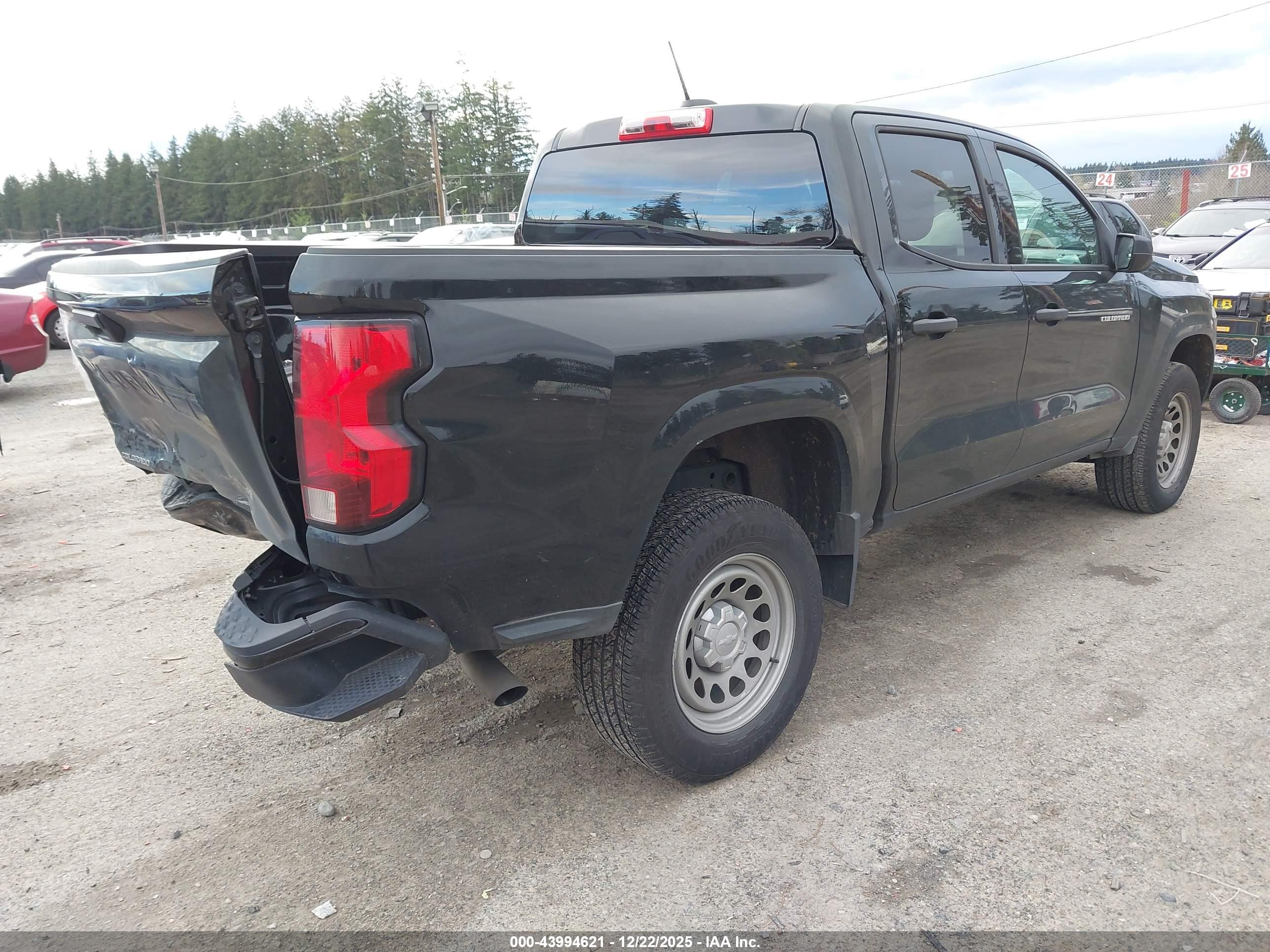 CHEVROLET COLORADO image 4