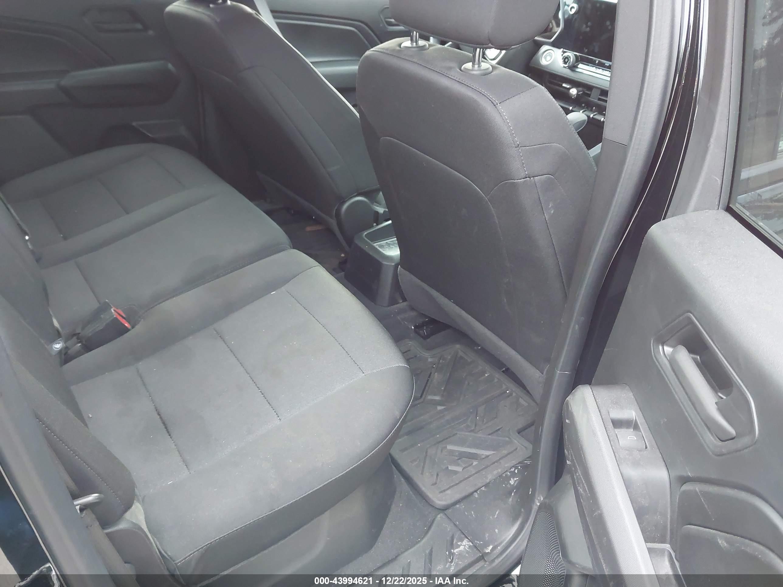 CHEVROLET COLORADO image 8