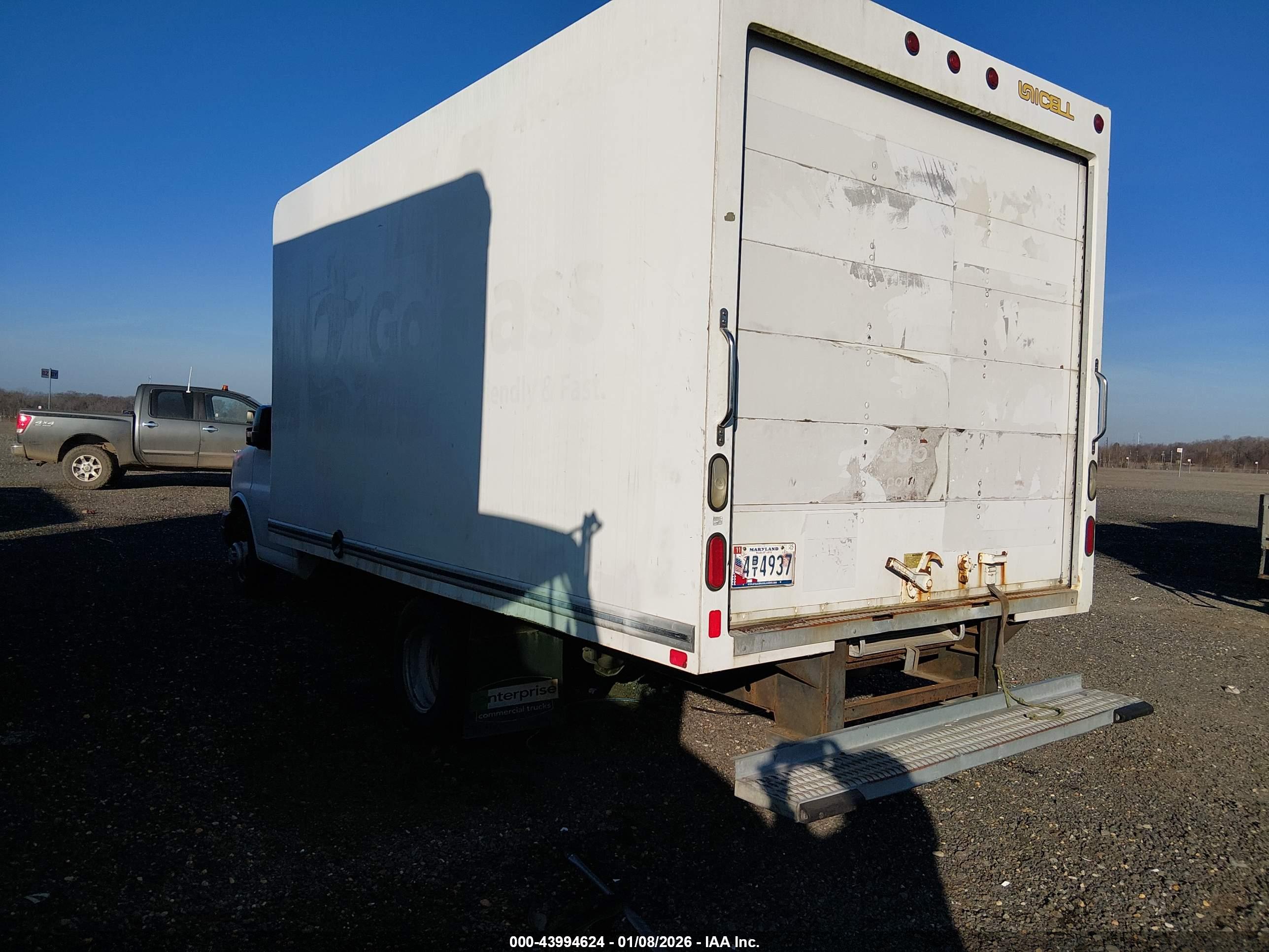 CHEVROLET EXPRESS image 3
