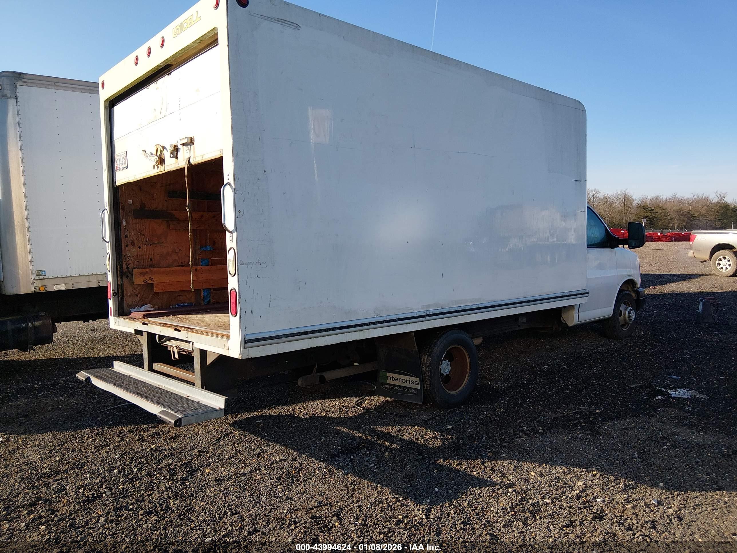 CHEVROLET EXPRESS image 4