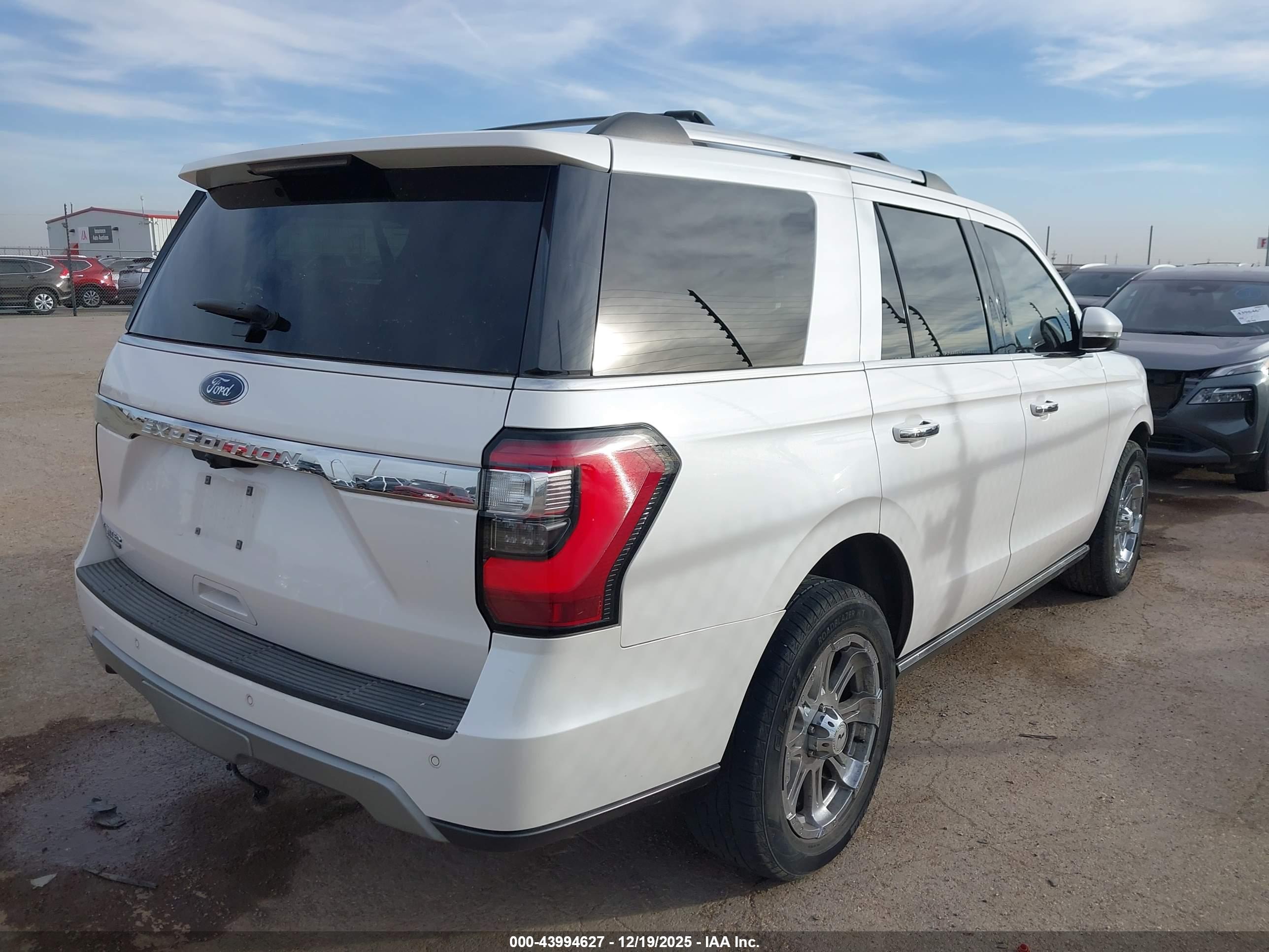 FORD EXPEDITION image 4