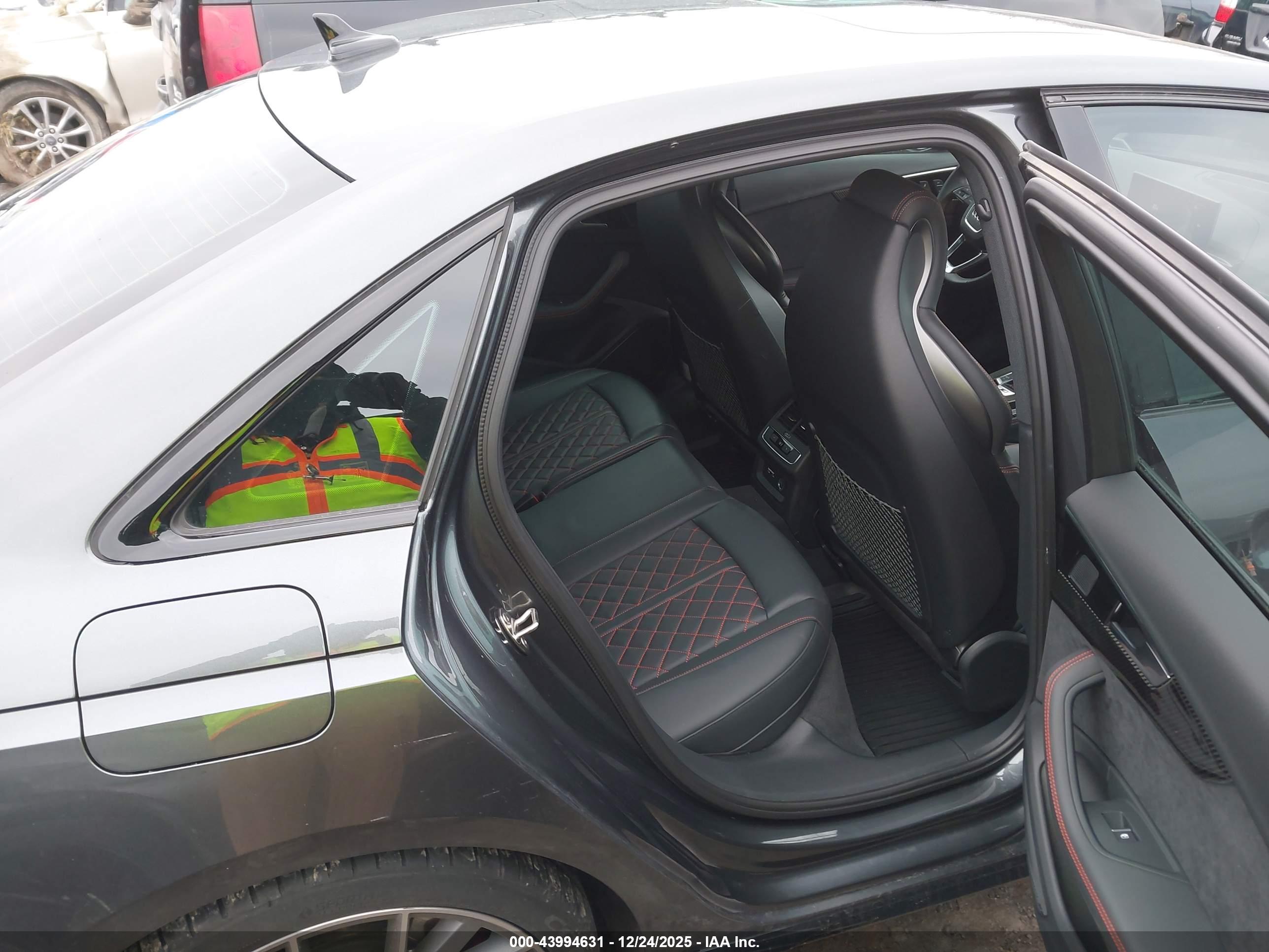 AUDI S4 image 8
