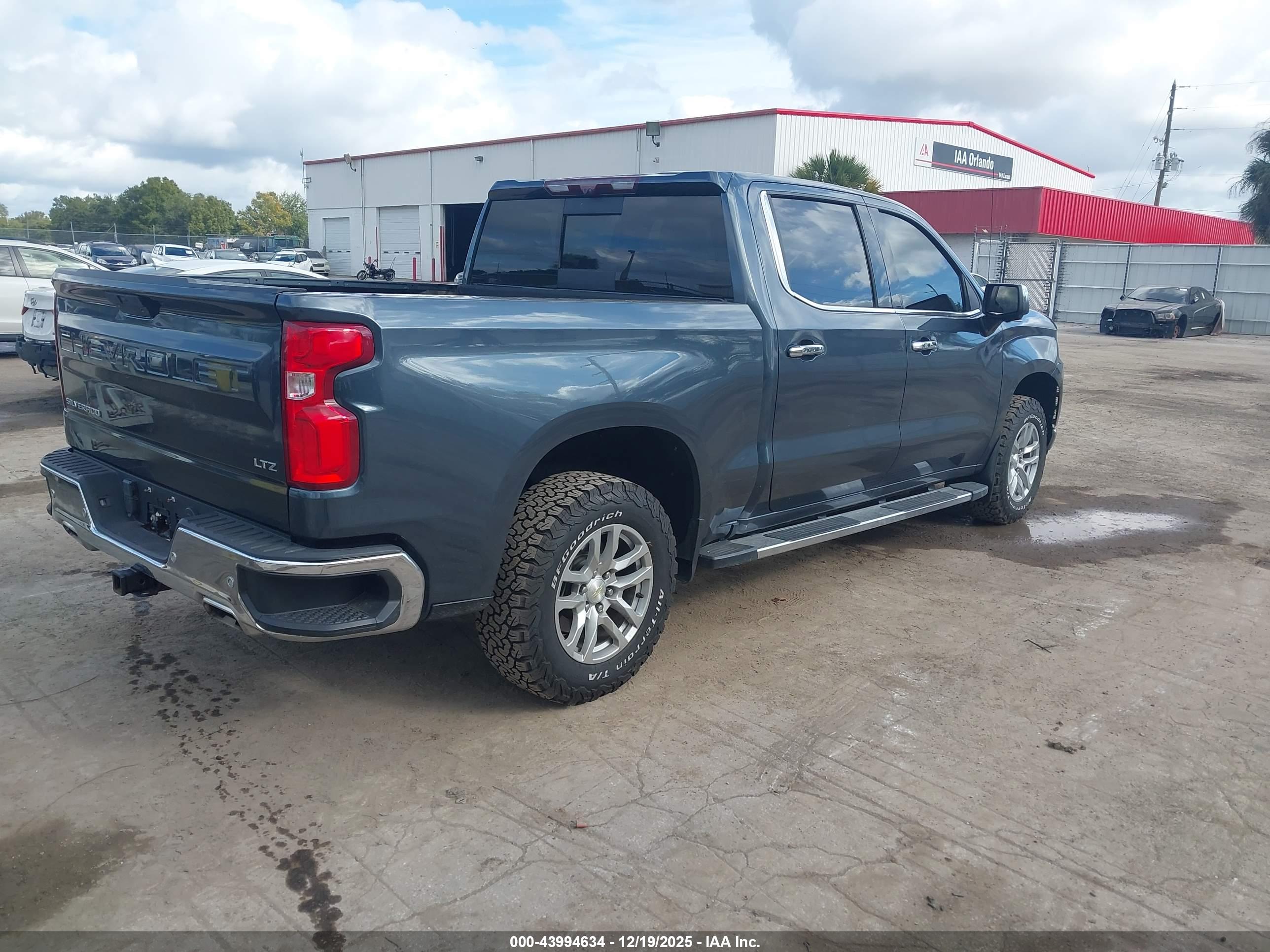 CHEVROLET SILVERADO image 4
