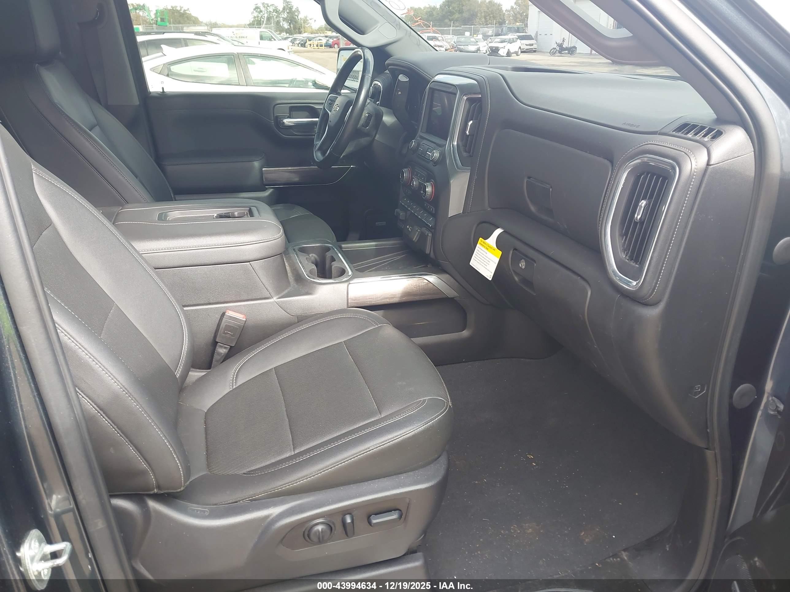 CHEVROLET SILVERADO image 5