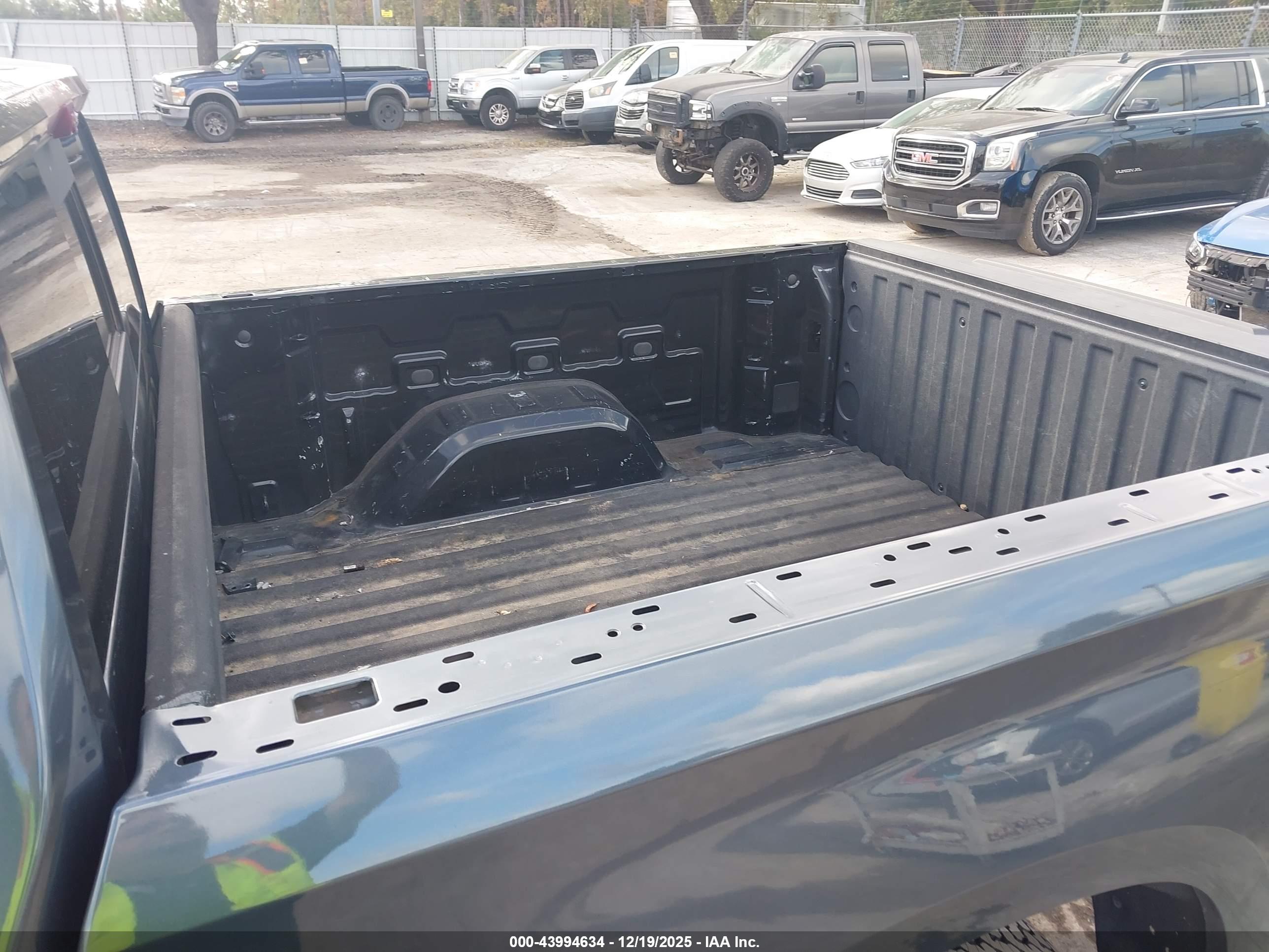 CHEVROLET SILVERADO image 6