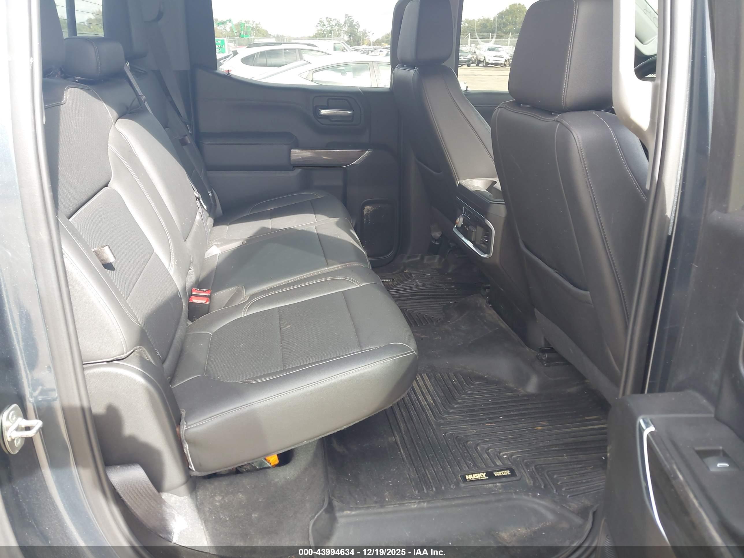 CHEVROLET SILVERADO image 8