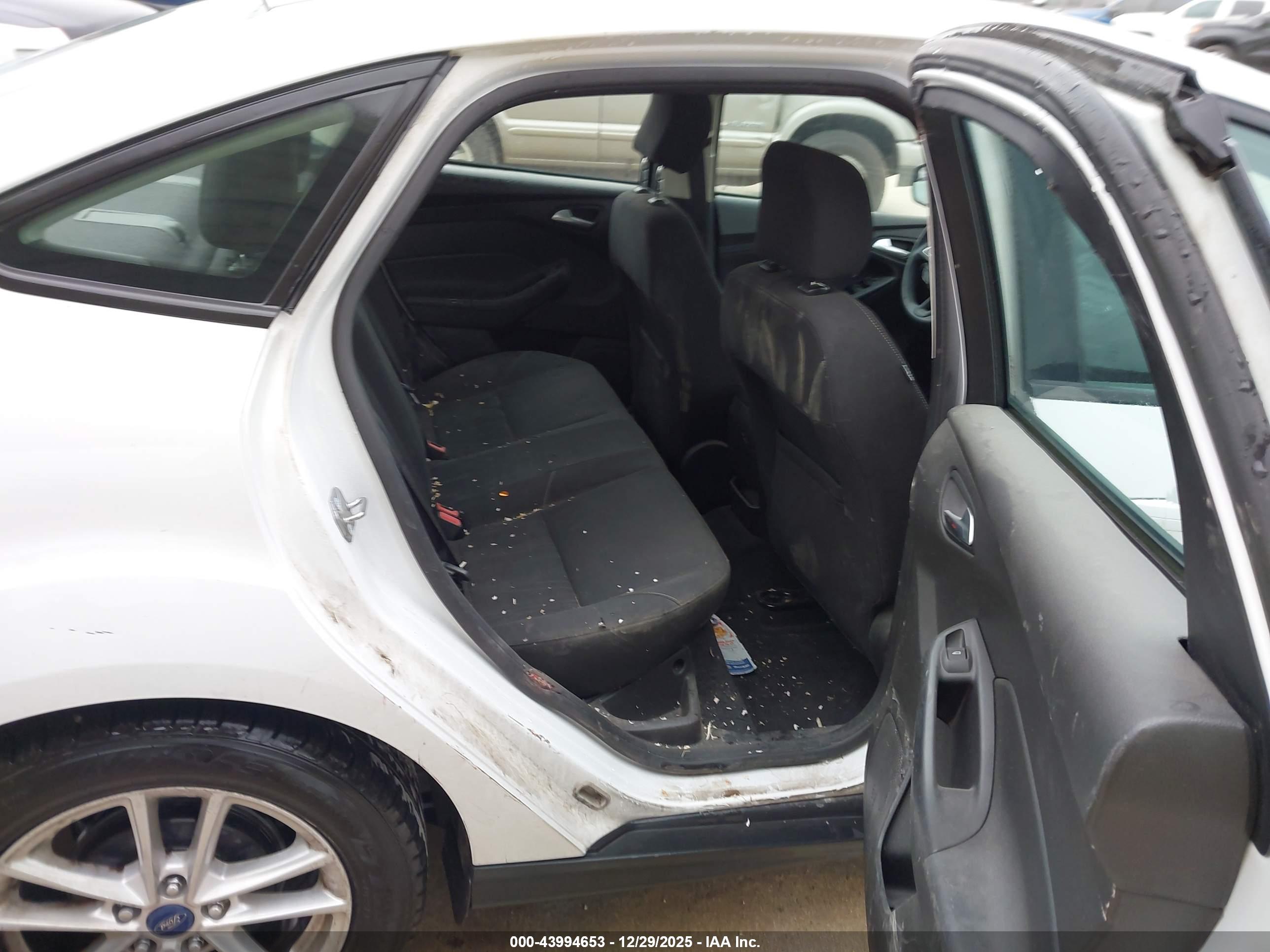 FORD FOCUS image 8