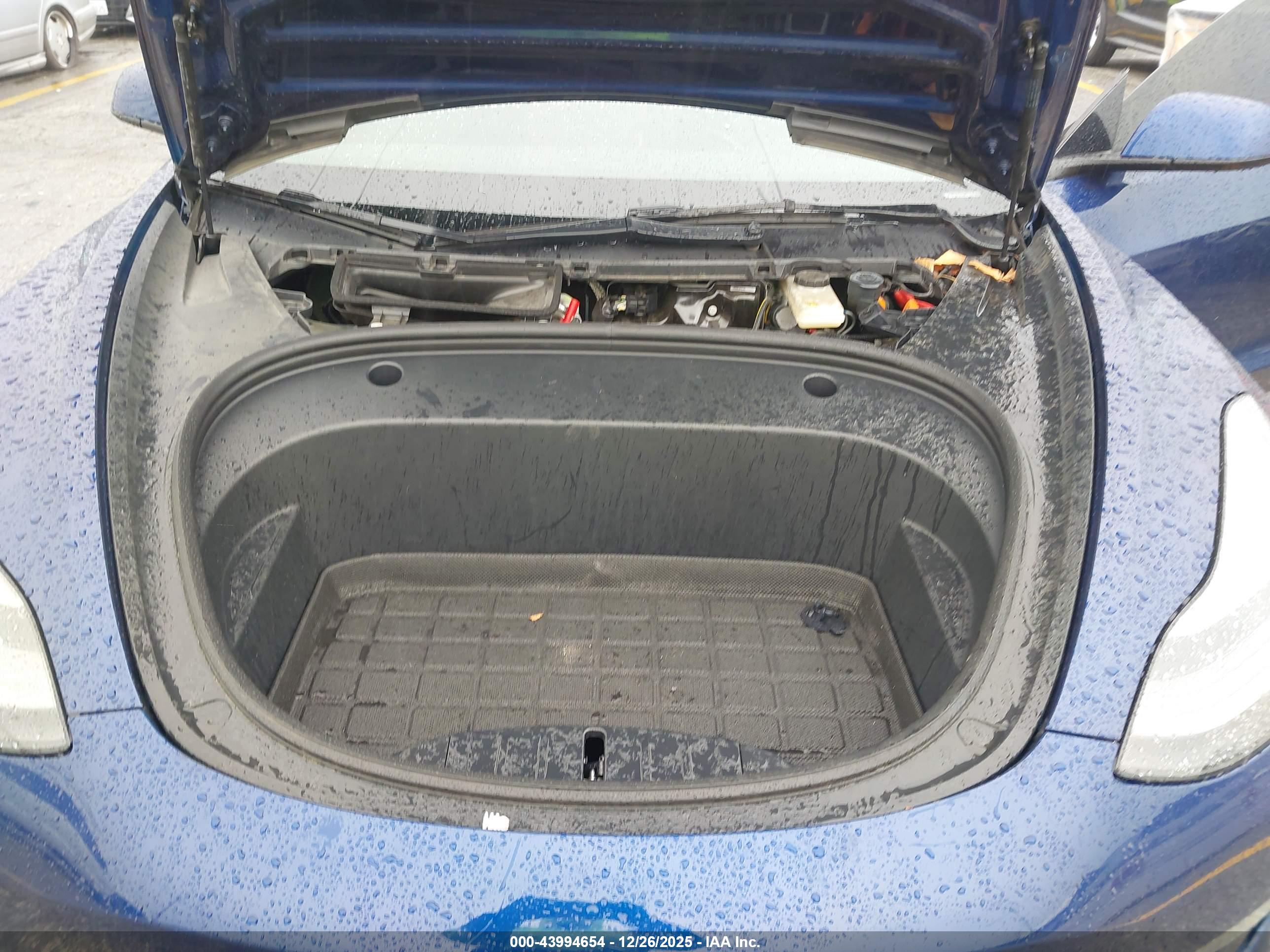 TESLA MODEL image 10