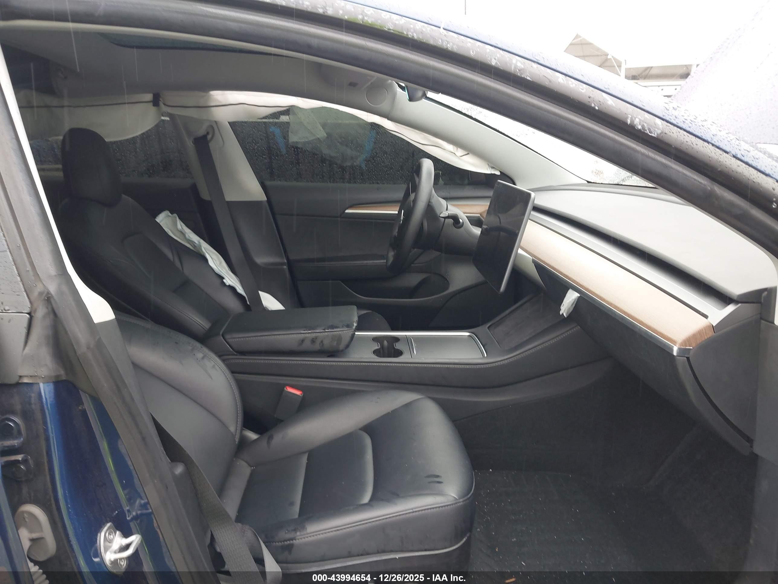 TESLA MODEL image 5