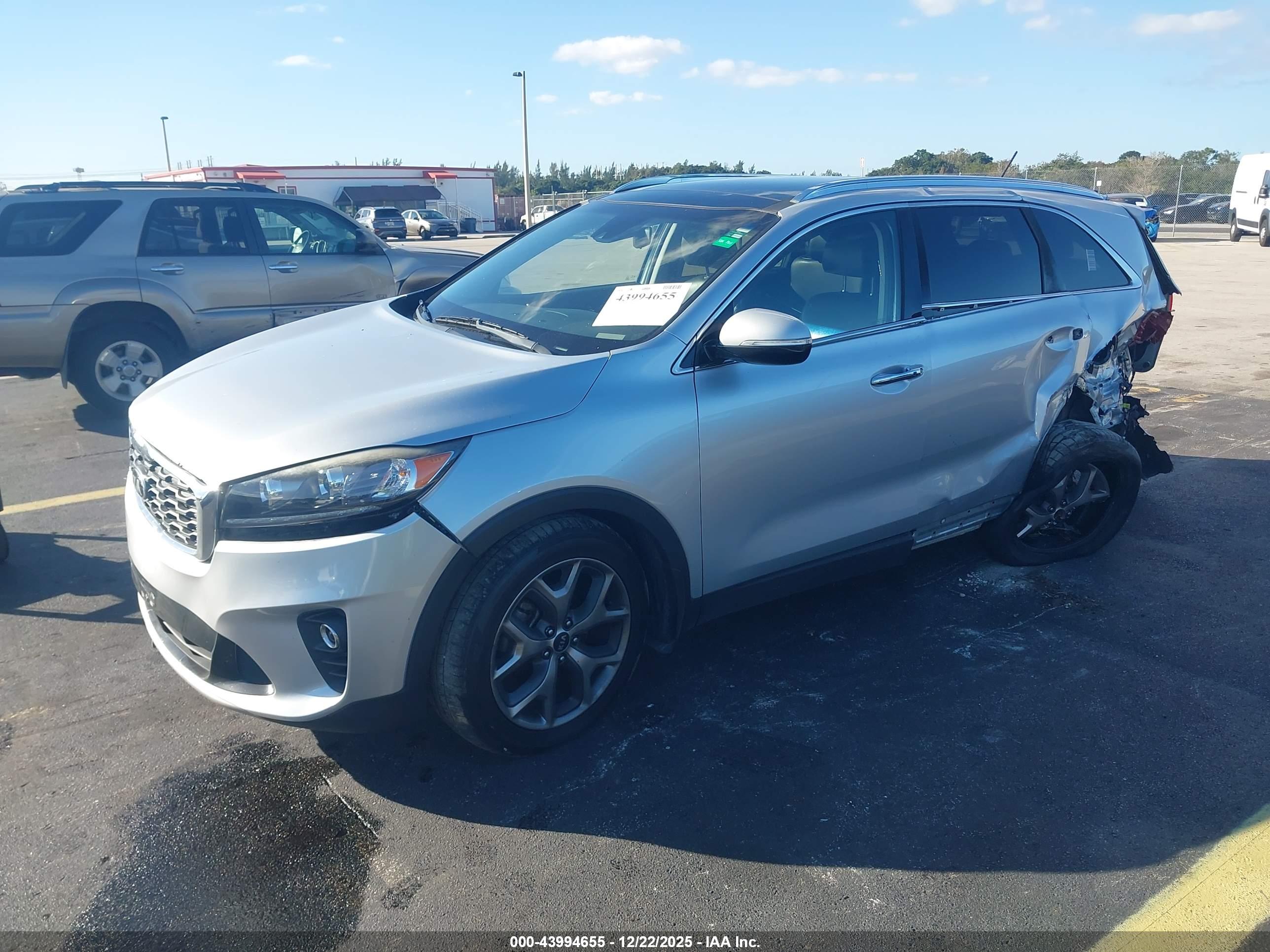 KIA SORENTO image 2