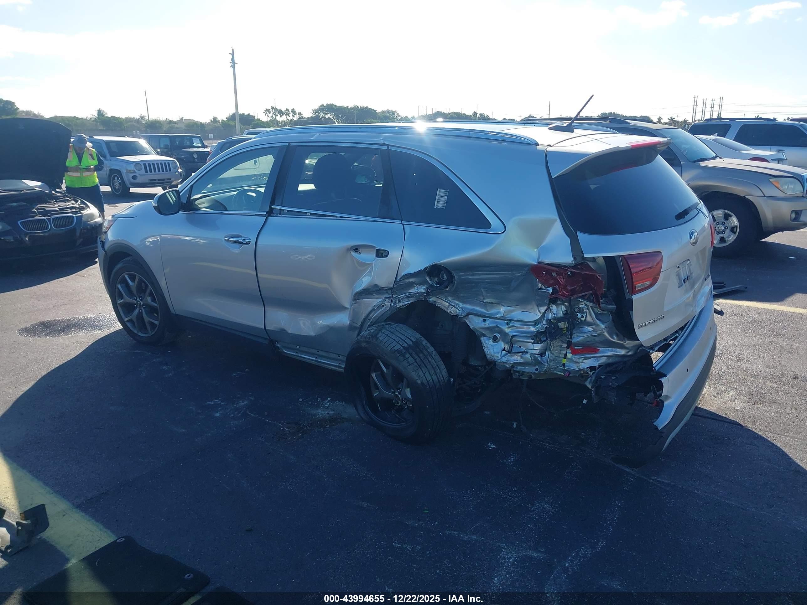KIA SORENTO image 3