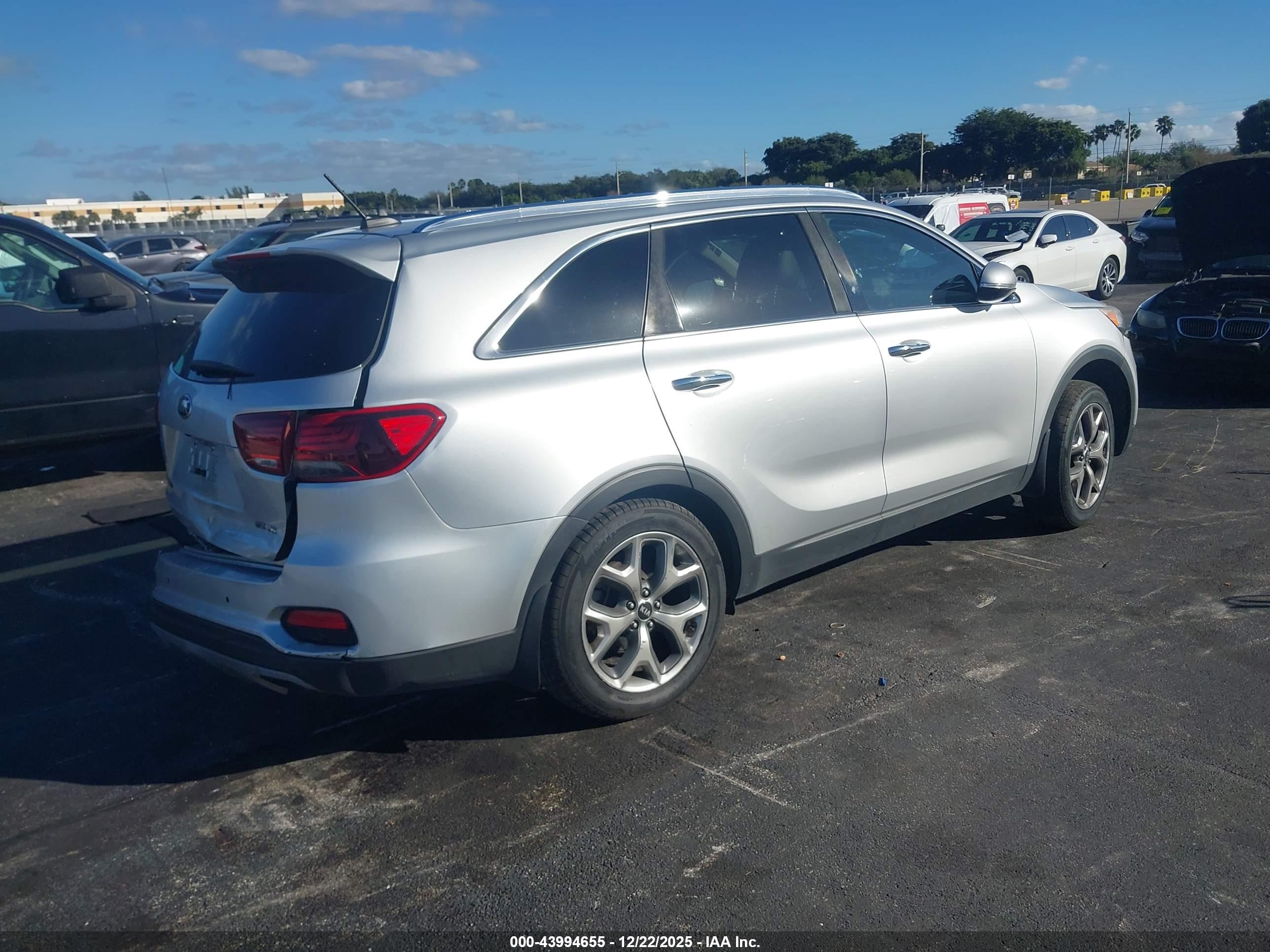 KIA SORENTO image 4