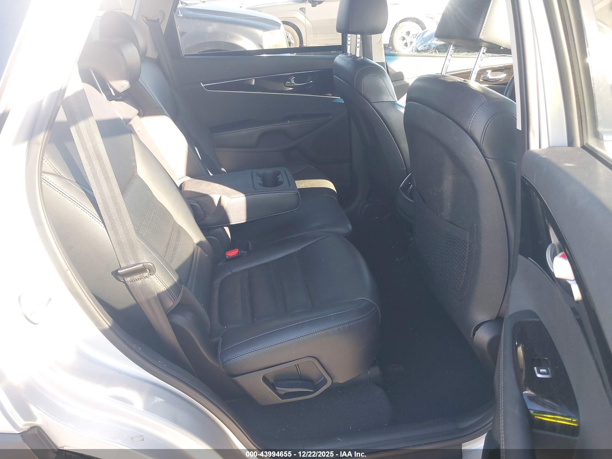 KIA SORENTO image 8