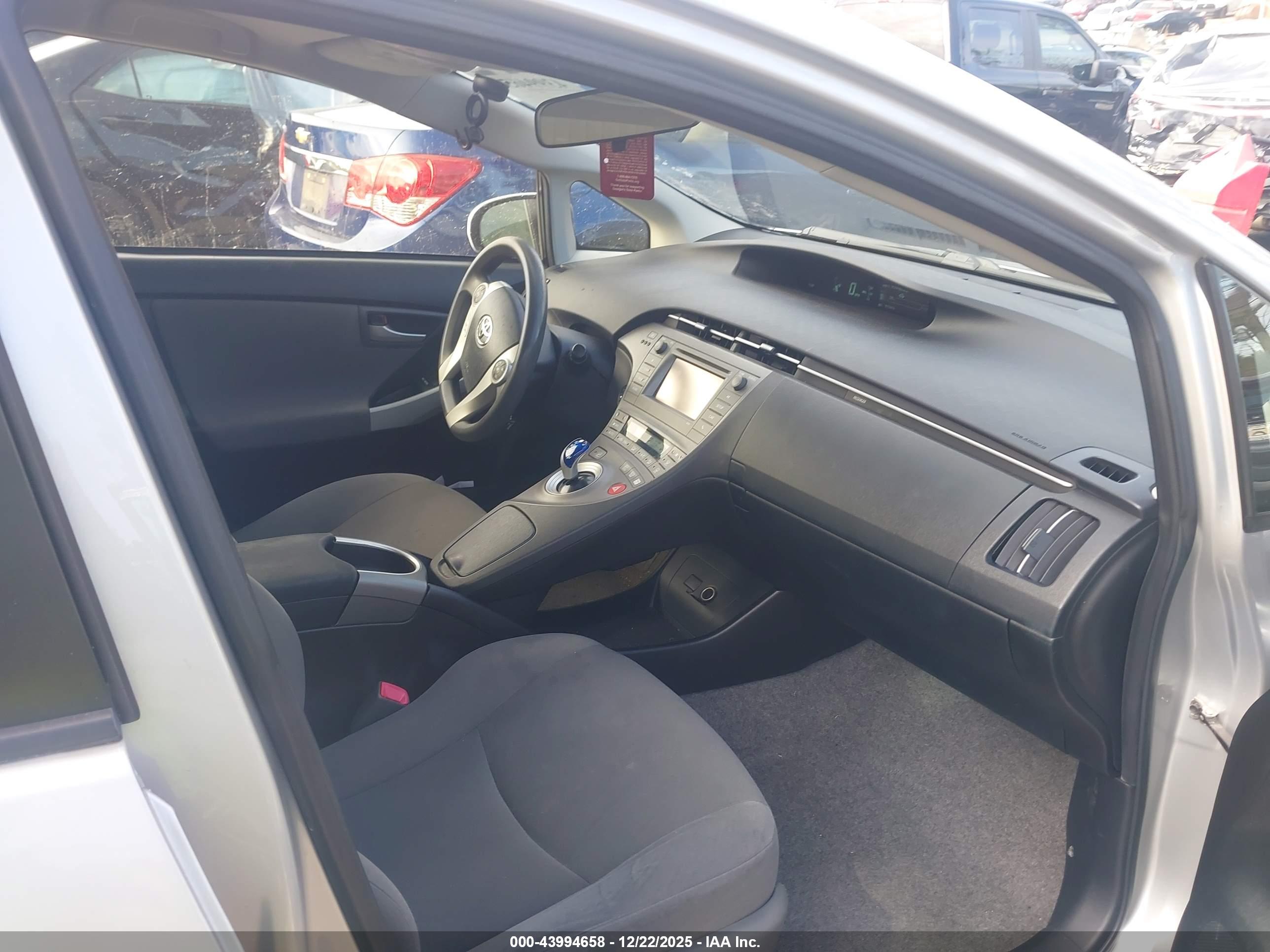 TOYOTA PRIUS image 5