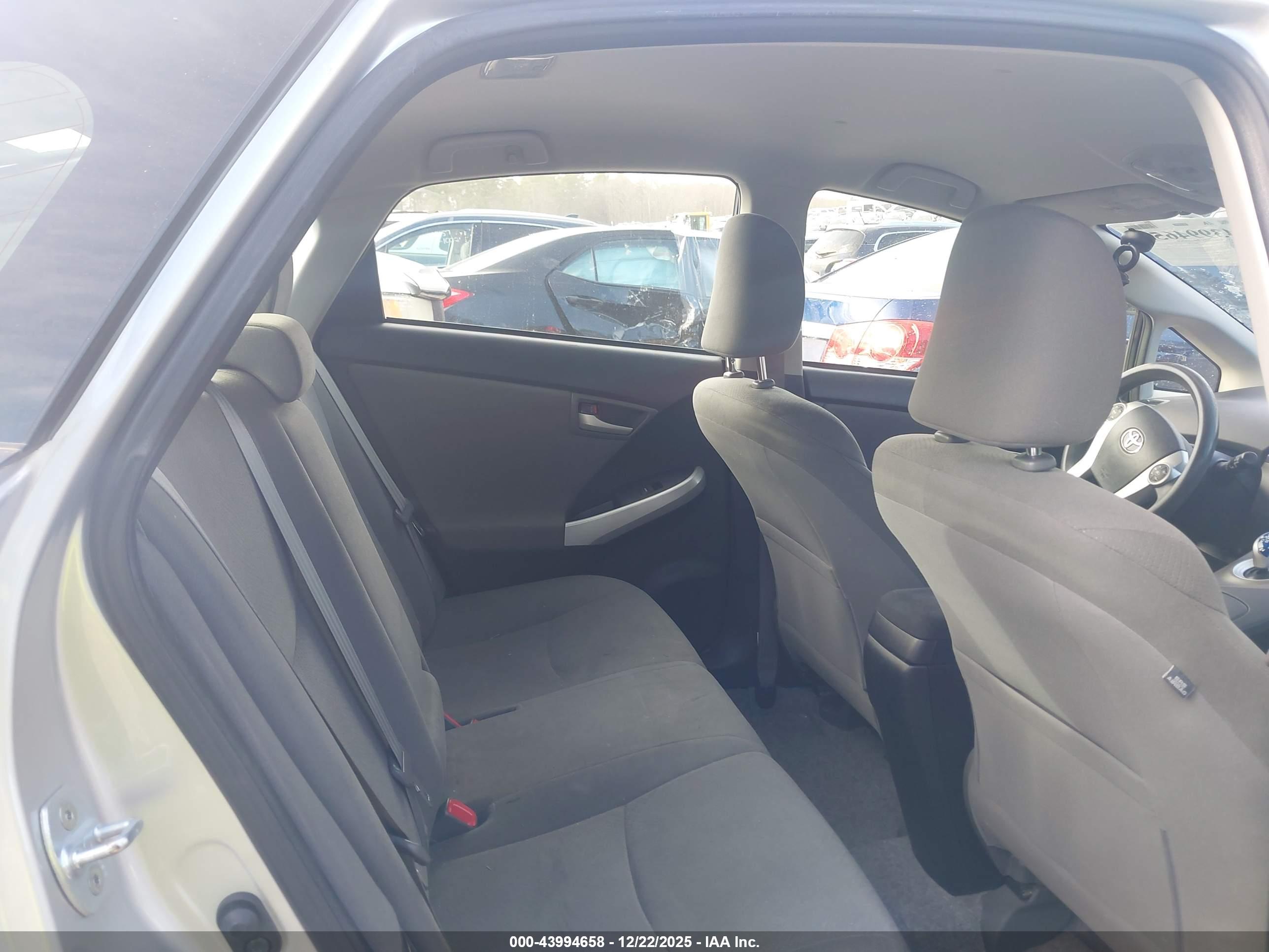 TOYOTA PRIUS image 8