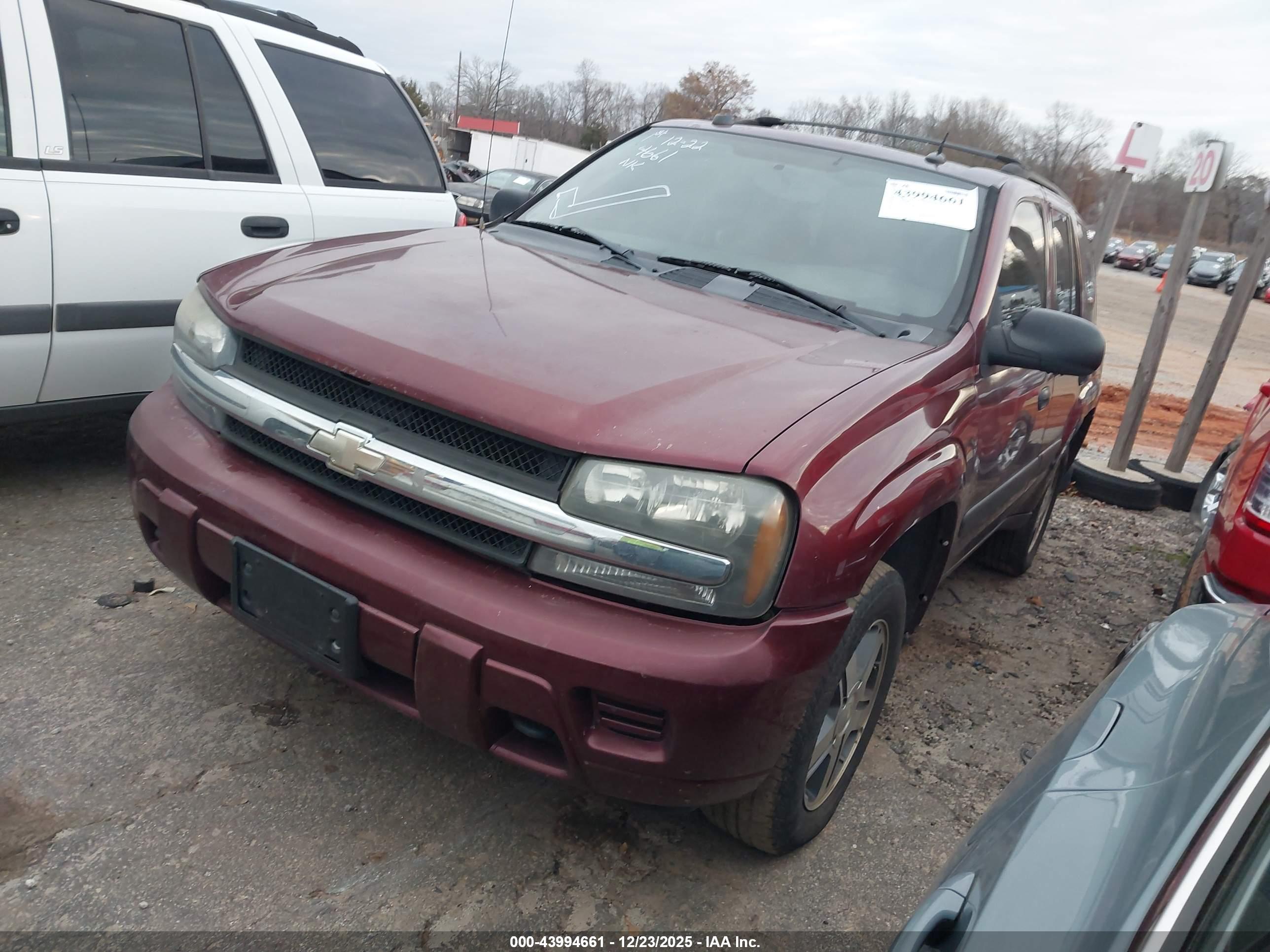 CHEVROLET TRAILBLAZER image 2