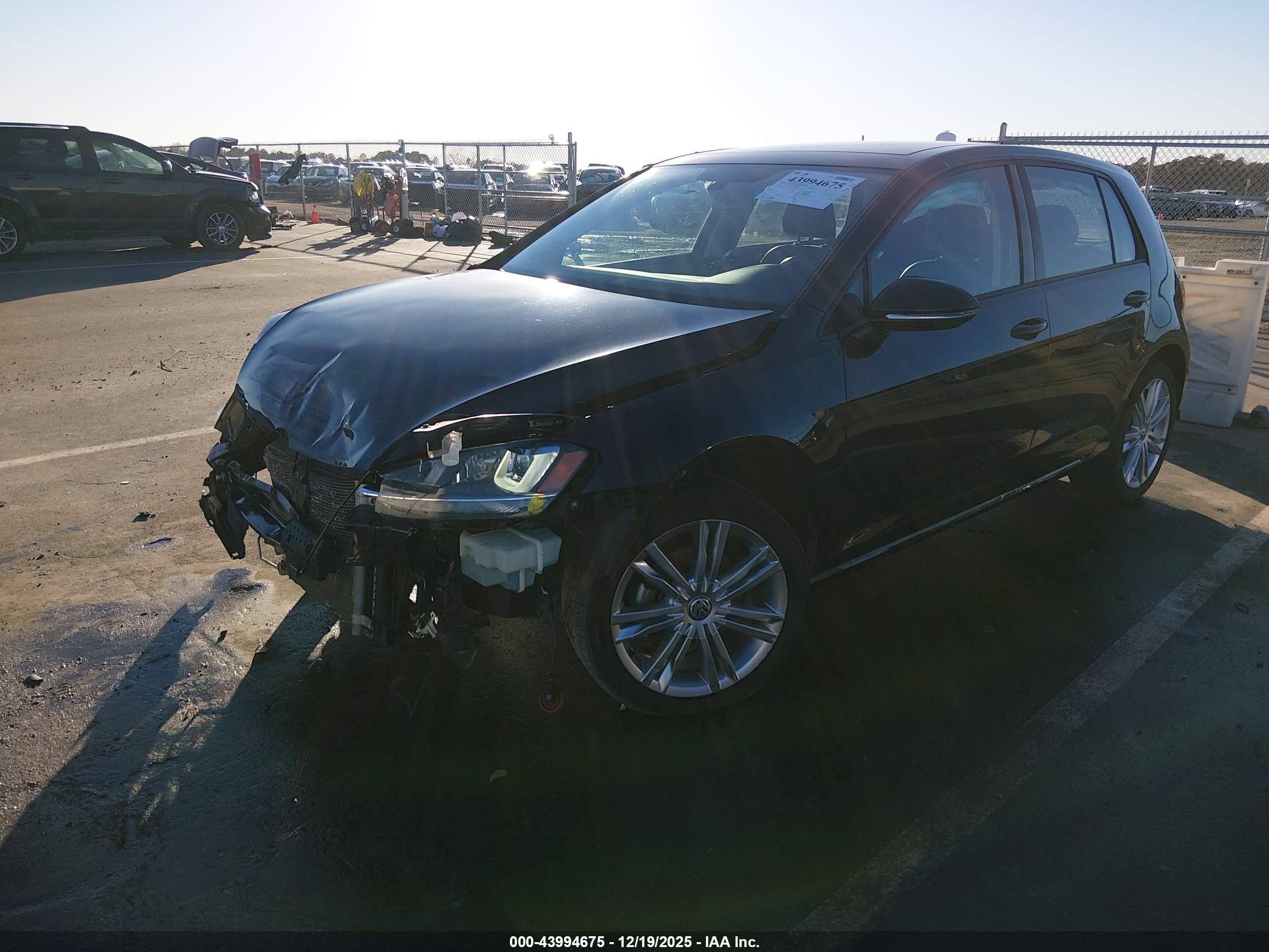 VOLKSWAGEN GOLF image 2