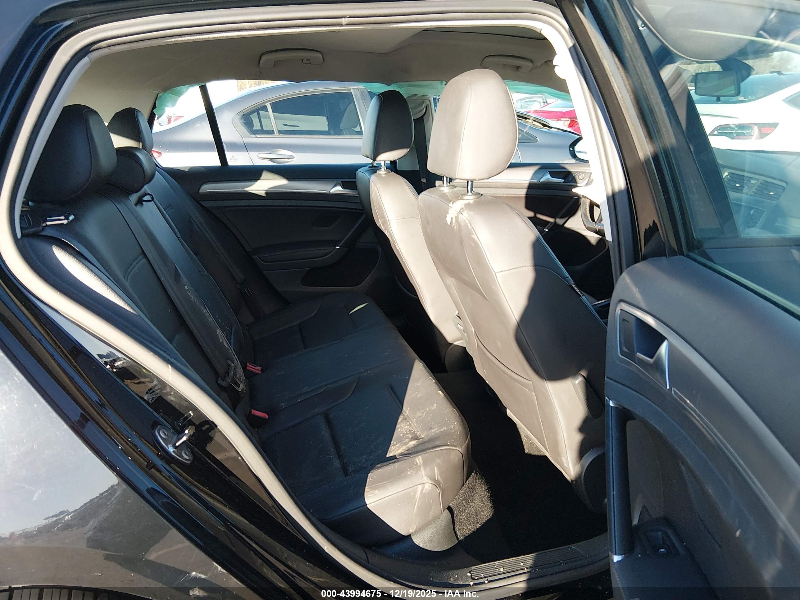 VOLKSWAGEN GOLF image 8