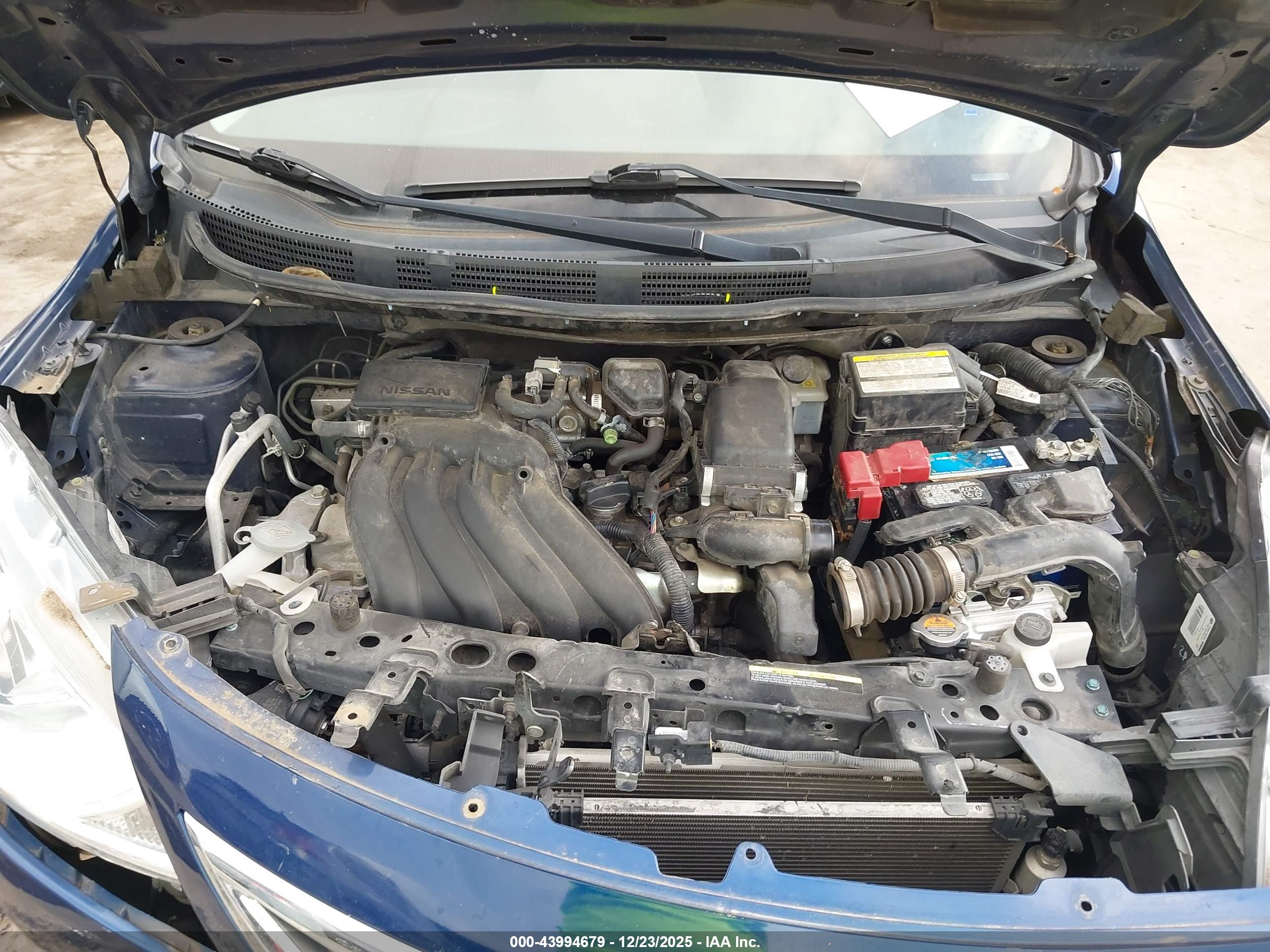 NISSAN VERSA image 10